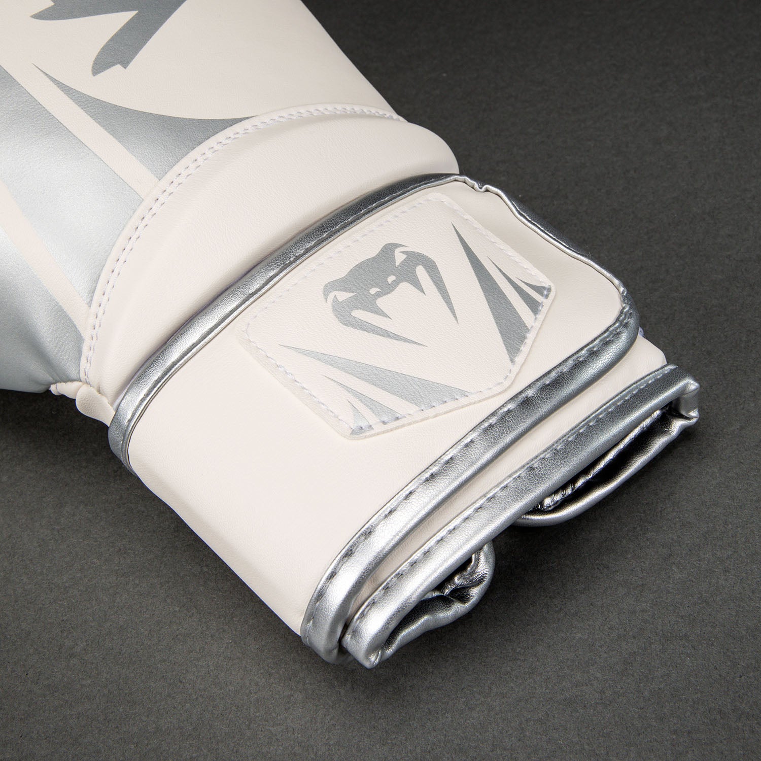 venum-challenger-2-5-boxhandschuhe-wei-silber image 4