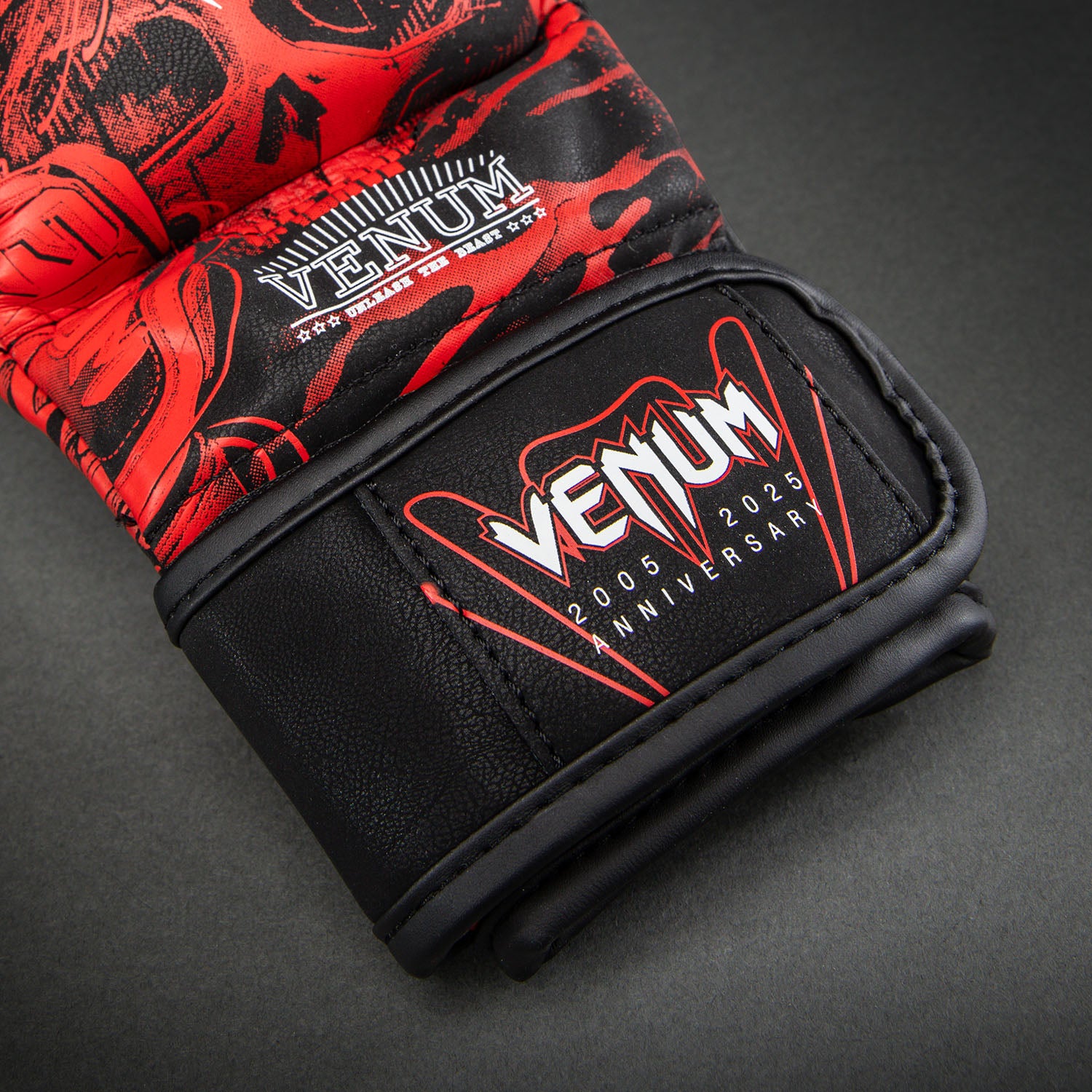 venum-20th-anniversary-sparringhandschuhe-schwarz-rot image 6