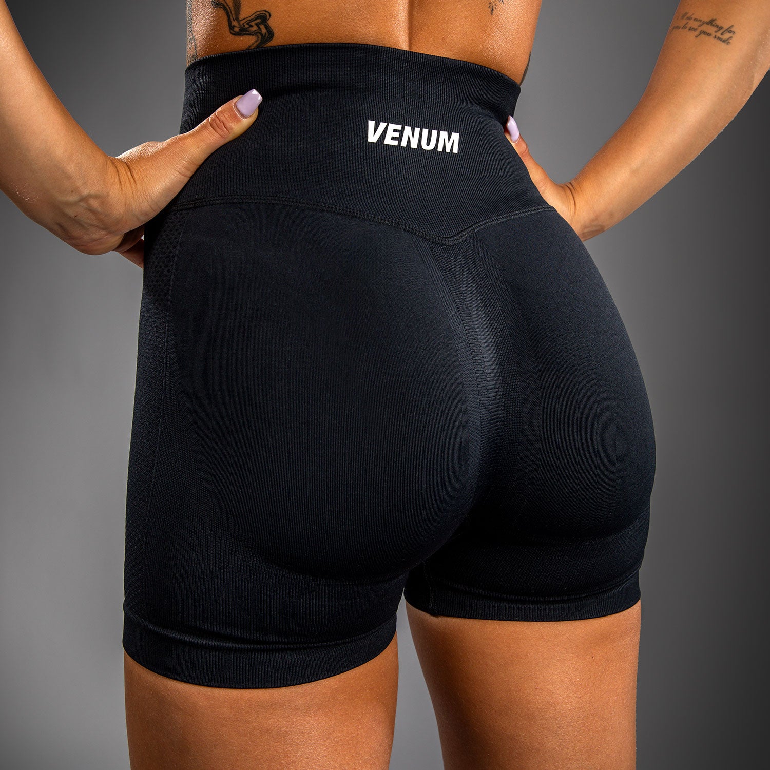 venum-sculpt-vale-tudo-shorts-damen-schwarz-wei image 5