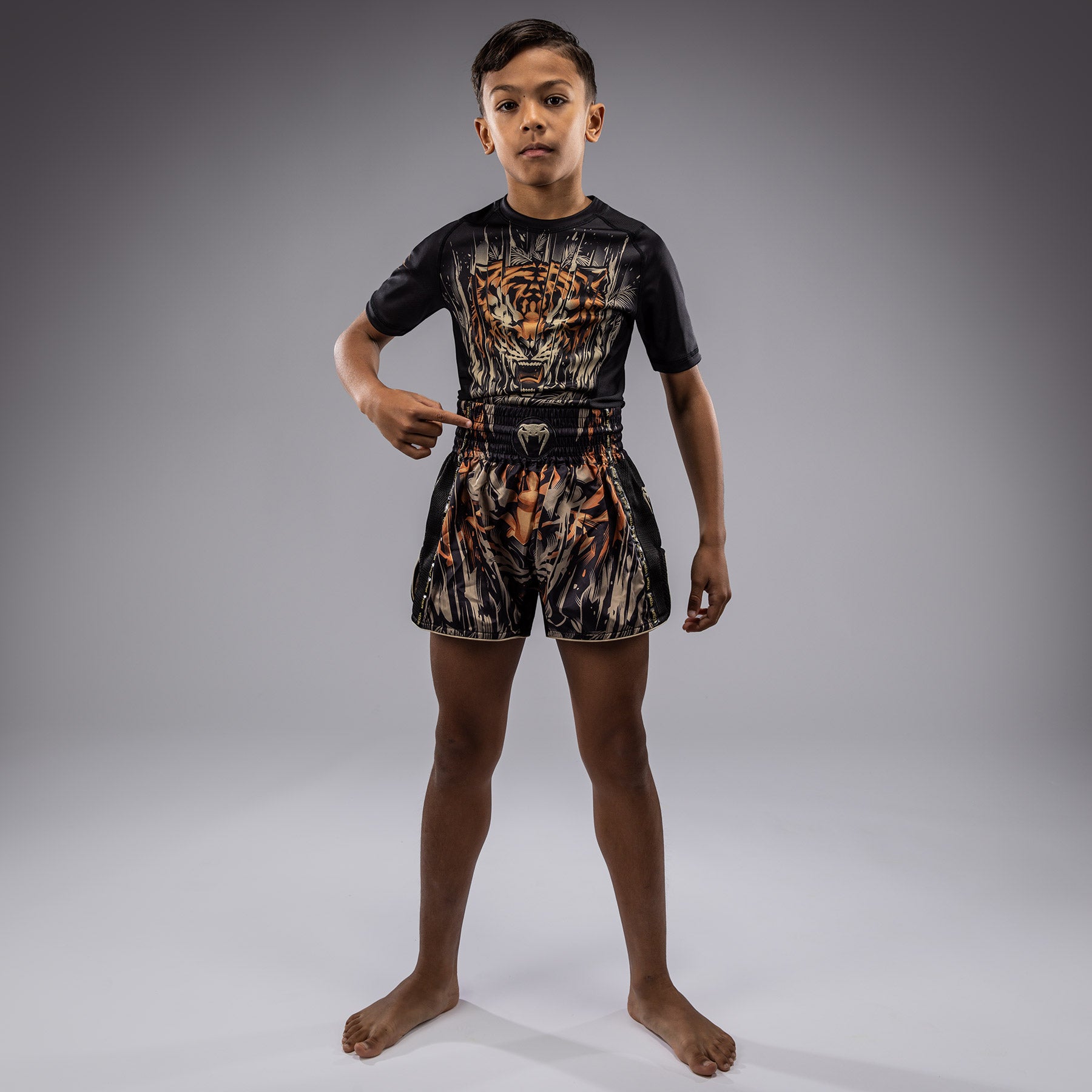 venum-tiger-kinder-muay-thai-shorts-schwarz-neon-orange image 1