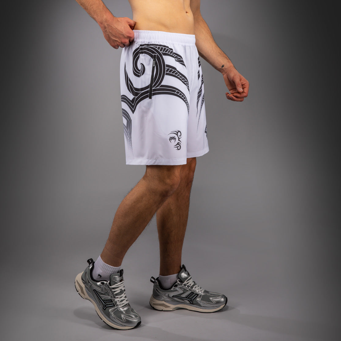 venum-x-mike-tyson-tiger-trainingsshorts-optisch-wei-tiefschwarz image 2