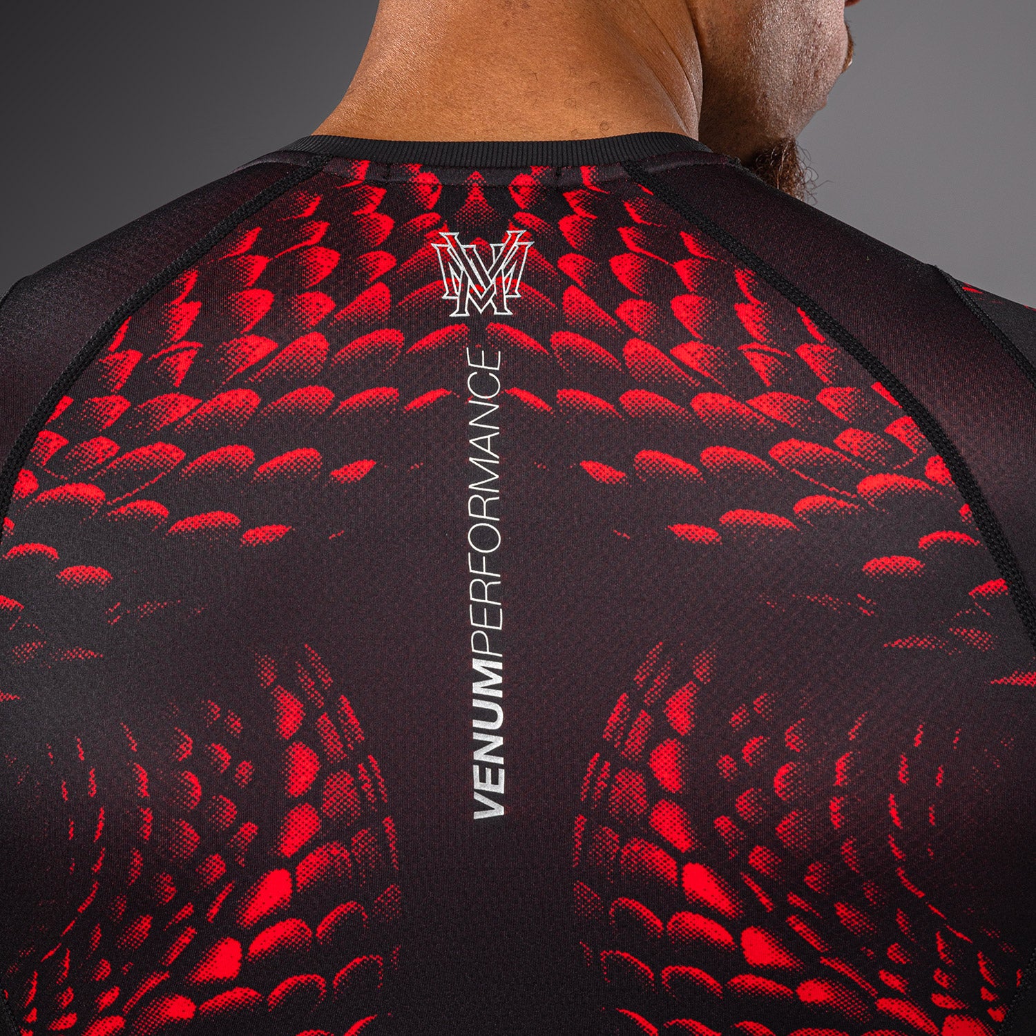venum-matupa-kurzarm-rashguard-schwarz-rot-silber image 5