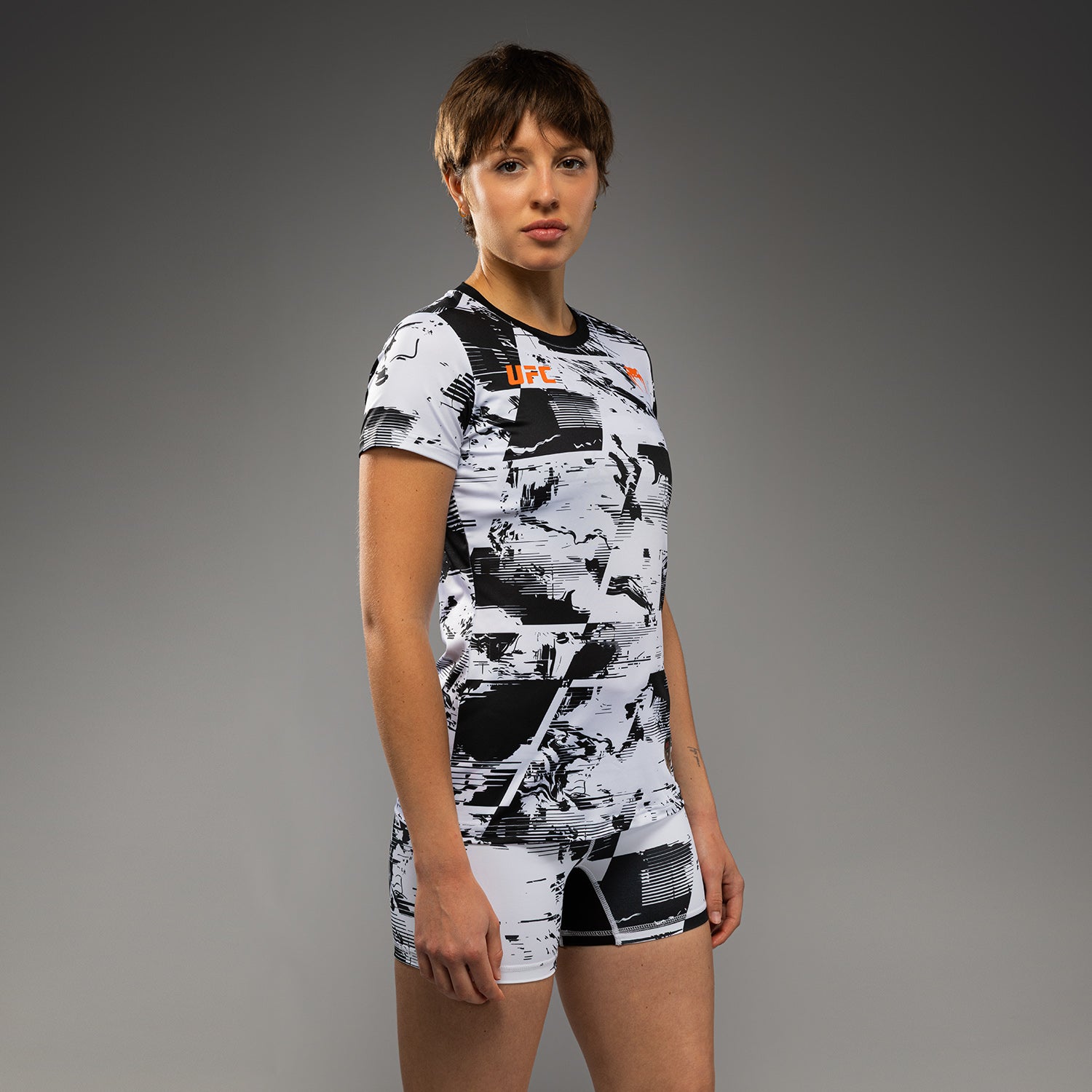 ufc-zenith-by-venum-authentic-fight-week-performance-t-shirt-damen-wei-kurzarm image 2