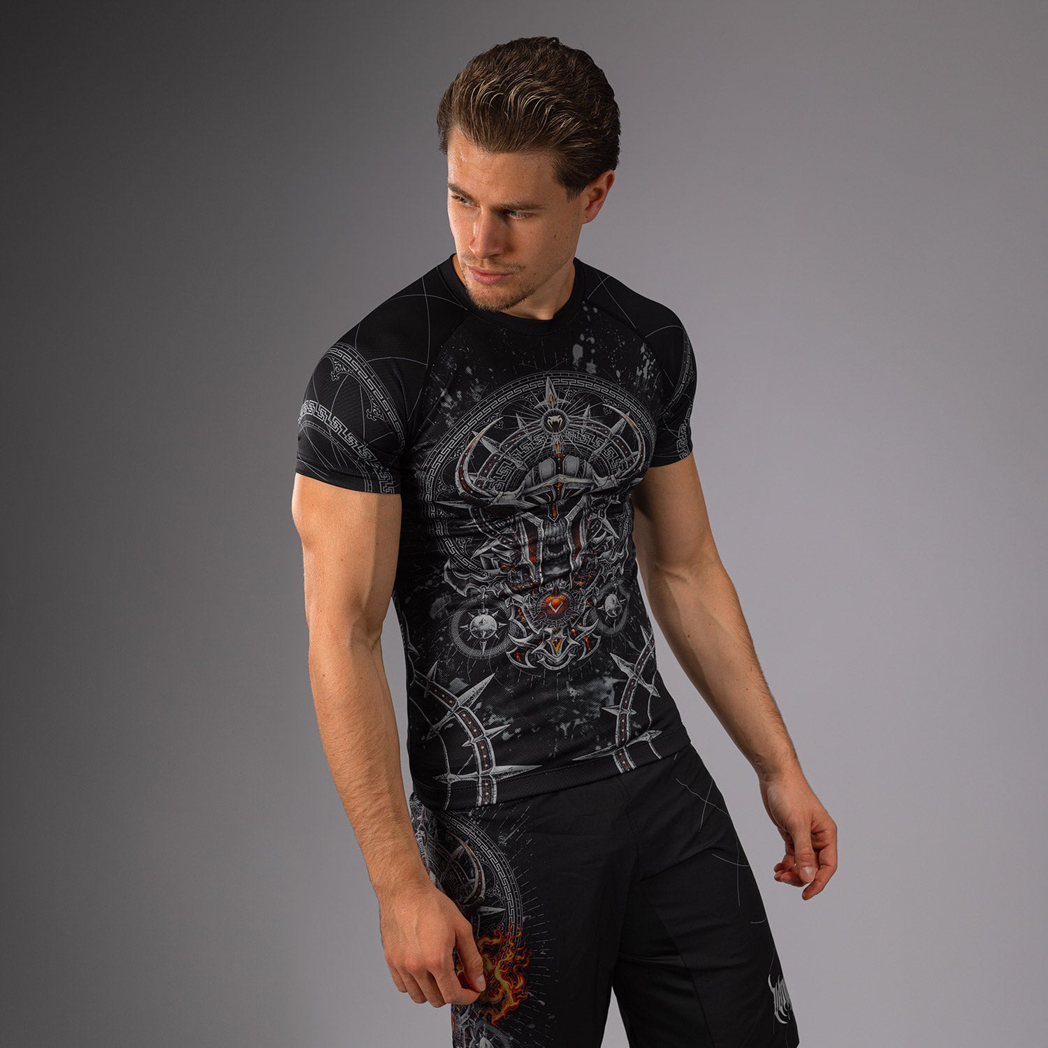 venum-gladiator-5-0-herren-kurzarm-rashguard-schwarz-silber image 2