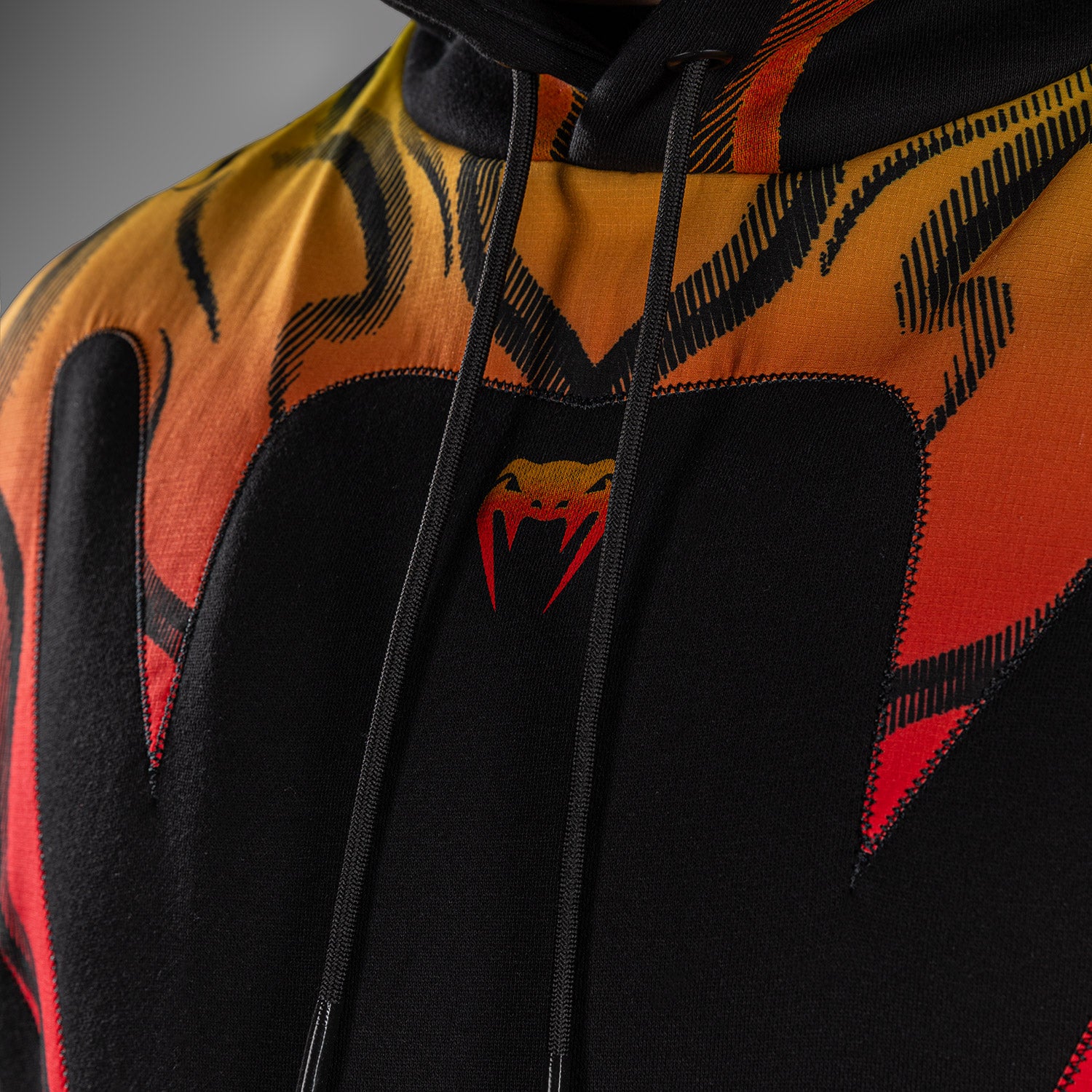 venum-x-tekken-8-kapuzenpullover-yoshimitsu-schwarz-orange image 5