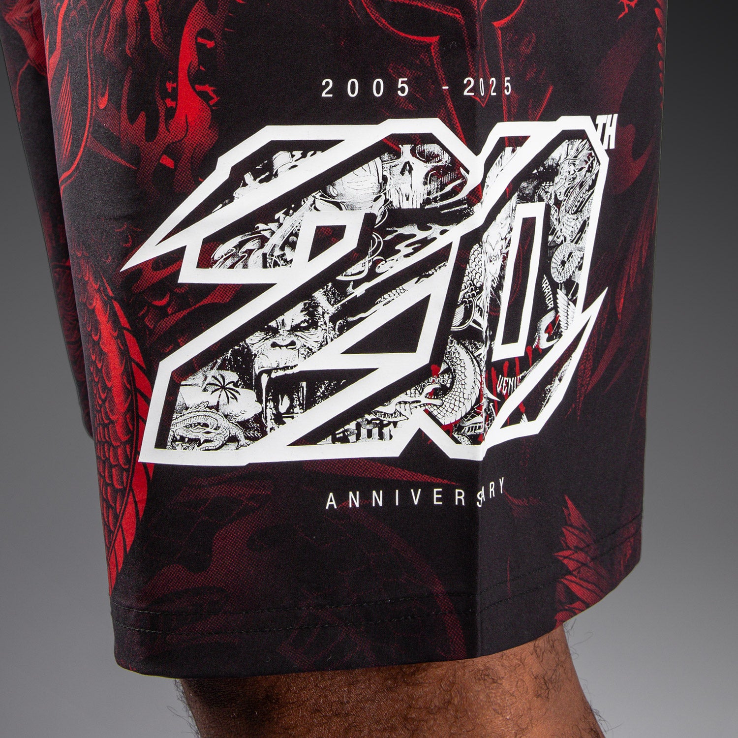 venum-20th-anniversary-trainingsshorts-schwarz-rot image 5