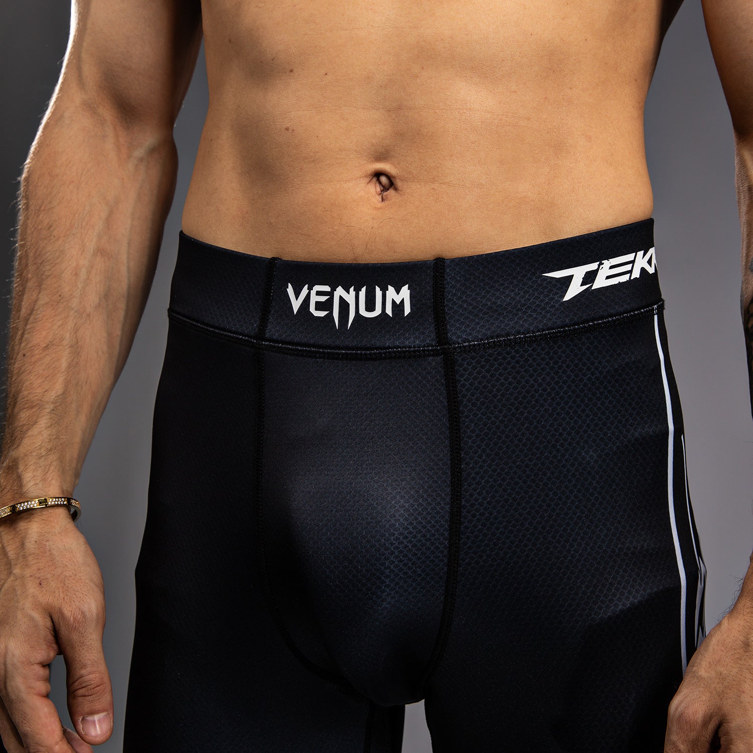 venum-x-tekken-8-jin-kazama-spats-kompressionstights-herren-blau-schwarz-wei image 5