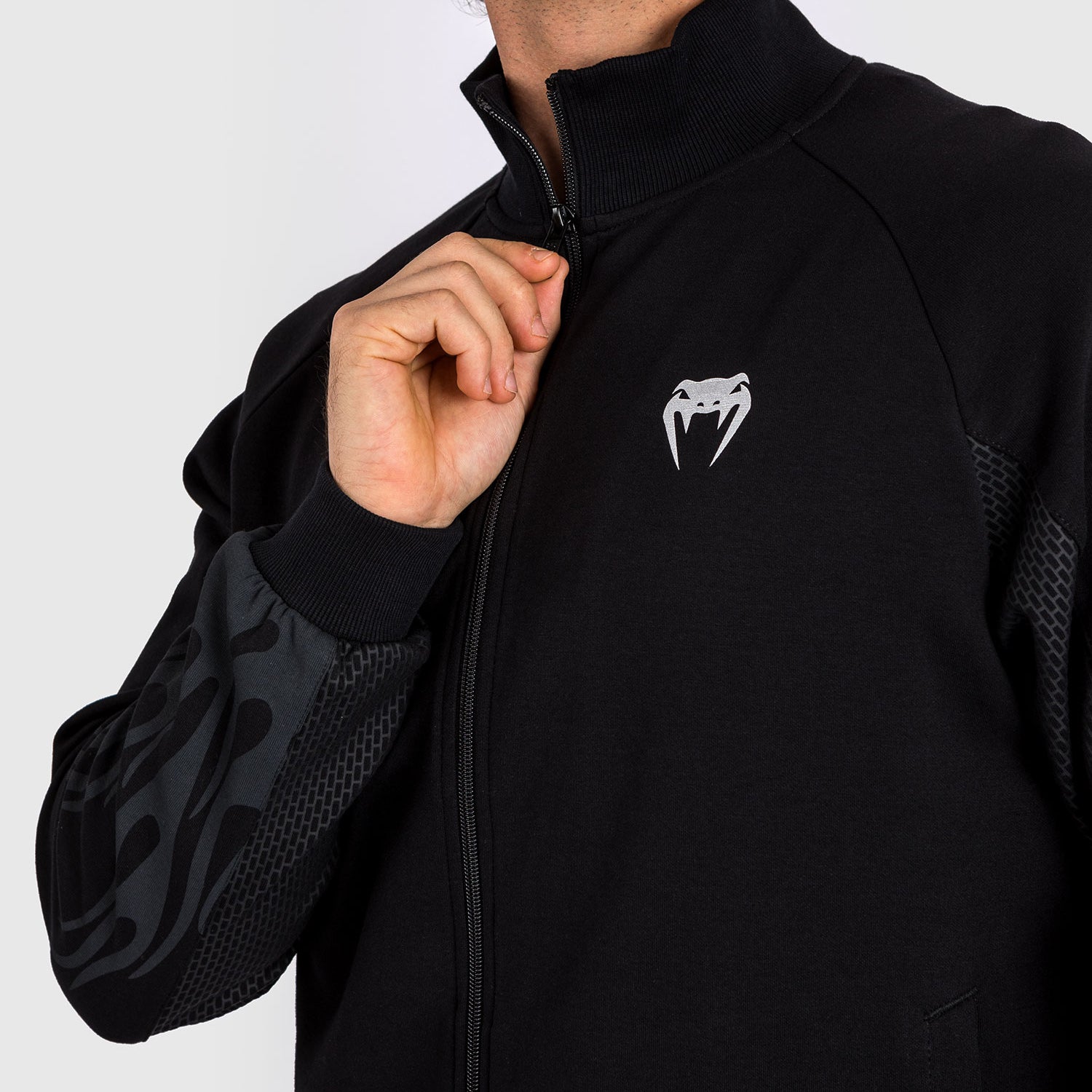 venum-x-dodge-demon-170-herren-full-zip-jacke-schwarz image 2