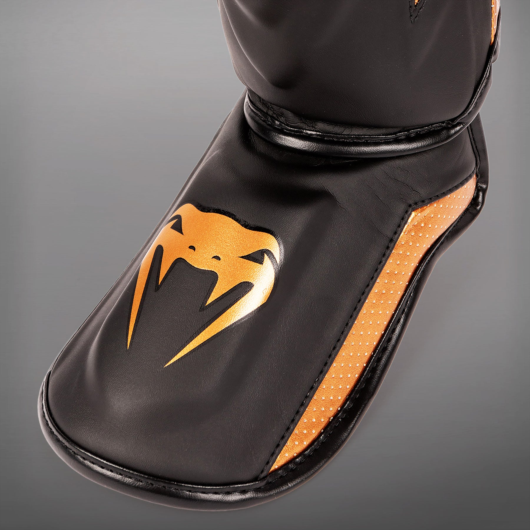 venum-elite-evo-schienbeinschoner-schwarz-bronze image 5