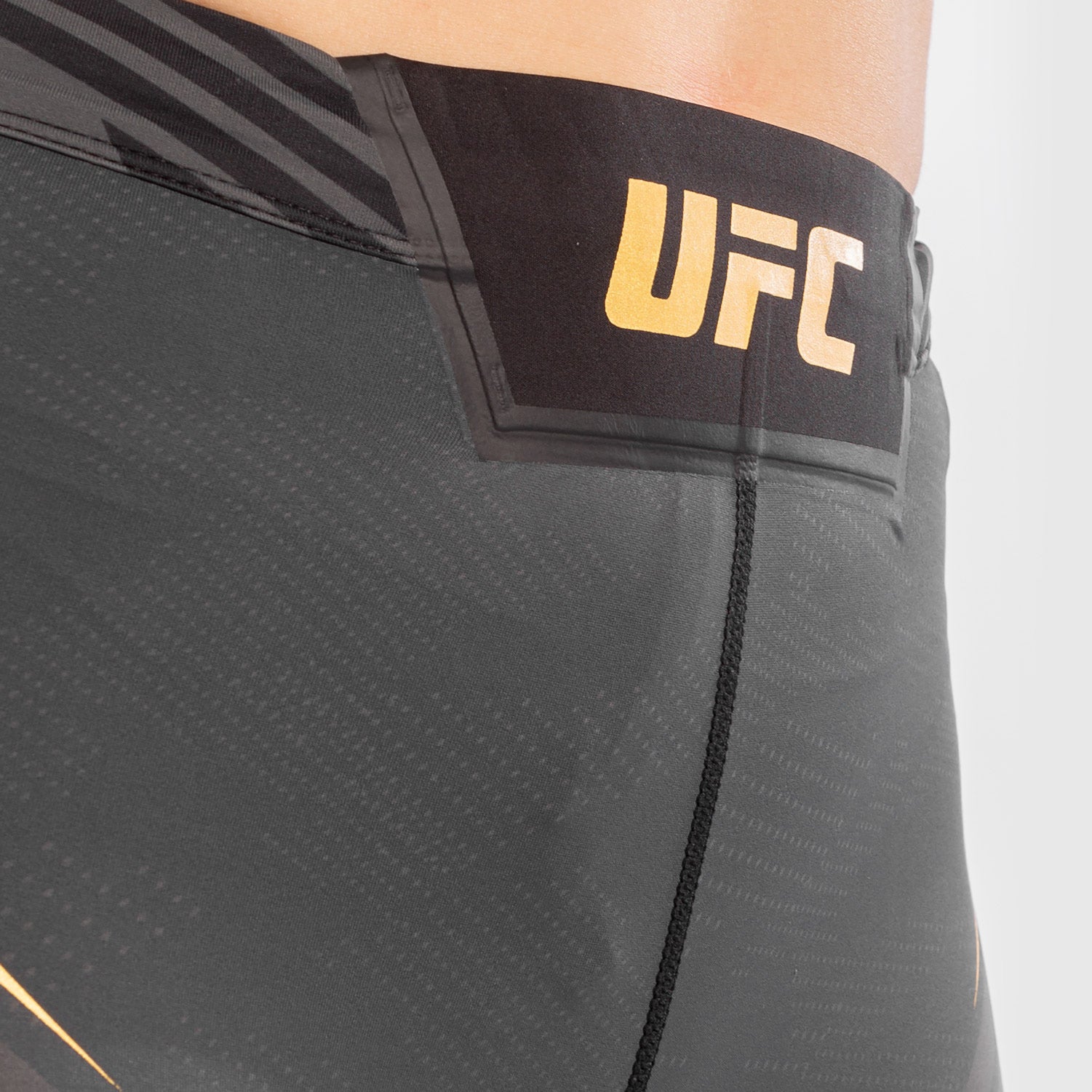 venum-ufc-authentic-fight-night-damen-vale-tudo-shorts-long-fit-champion-schwarz image 5