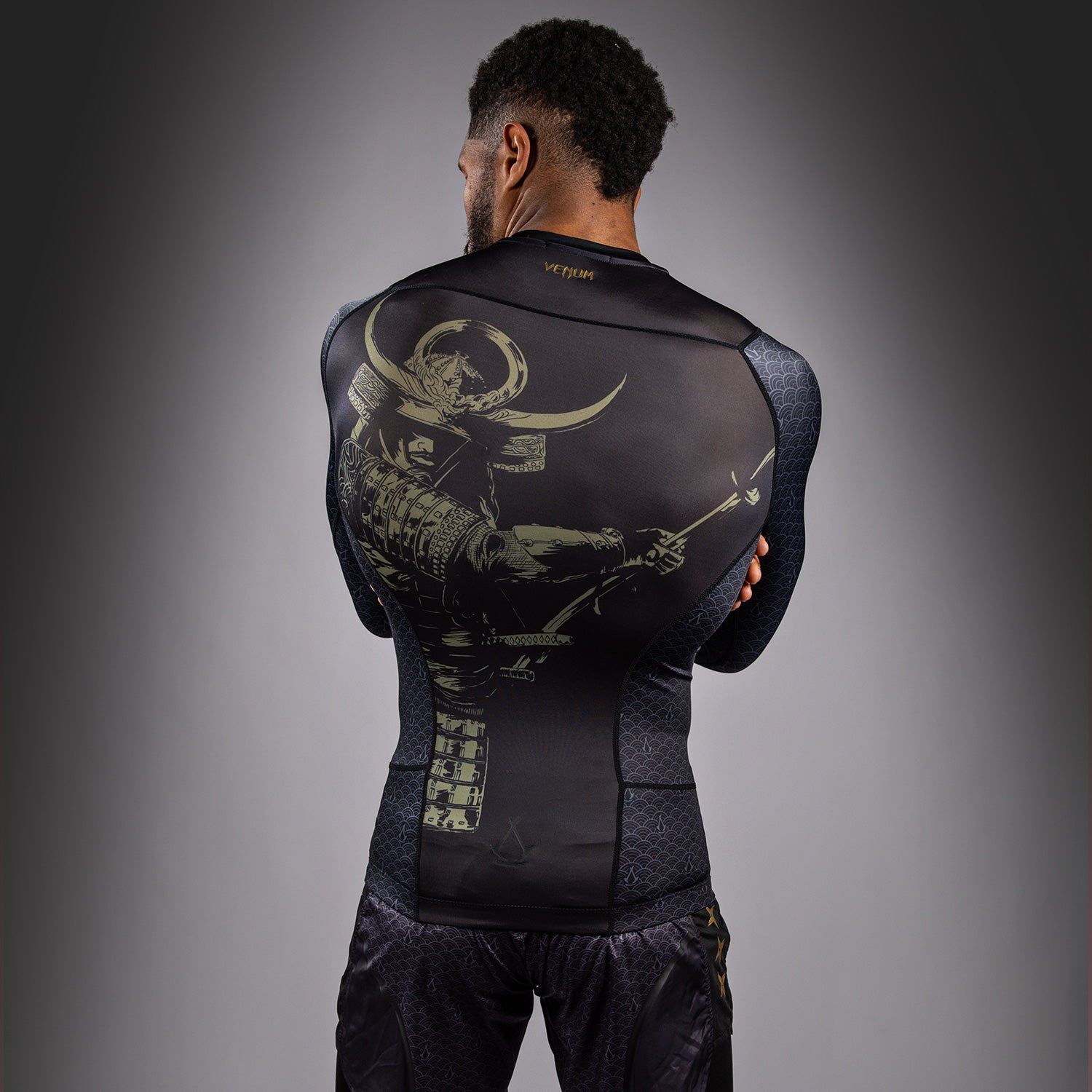 venum-x-assassin-s-creed-shadows-rashguard-langarm-schwarz-herren image 1