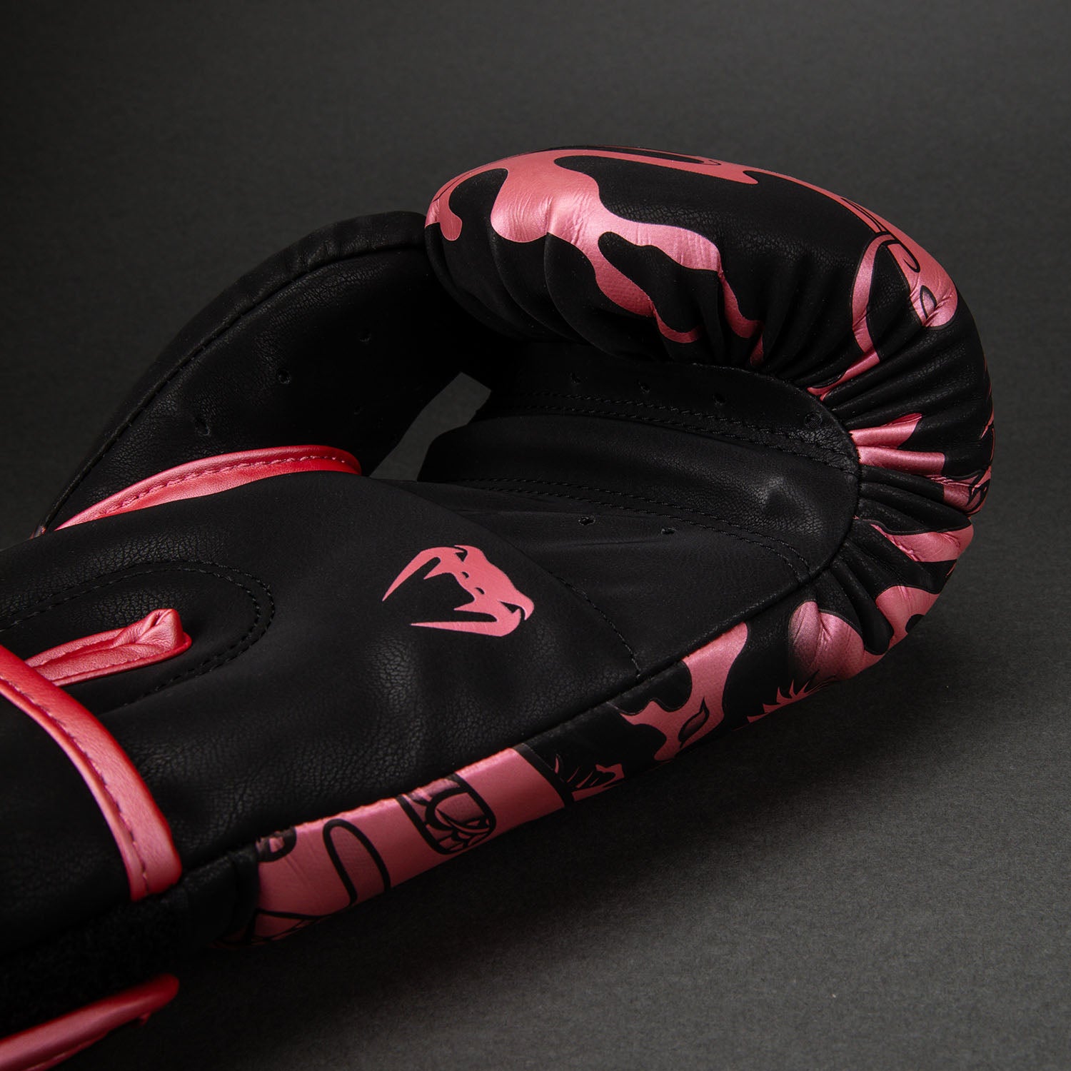 venum-dragon-s-flight-boxhandschuhe-schwarz-metallic-rosa image 4