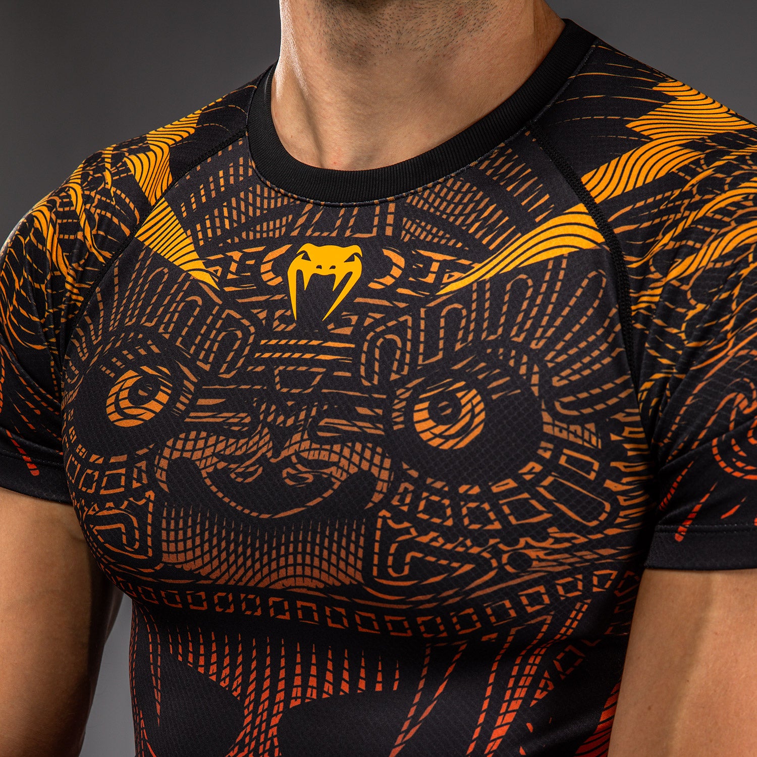 venum-quetzal-fury-kurzarm-rashguard-herren-schwarz-rot-tangerine image 4