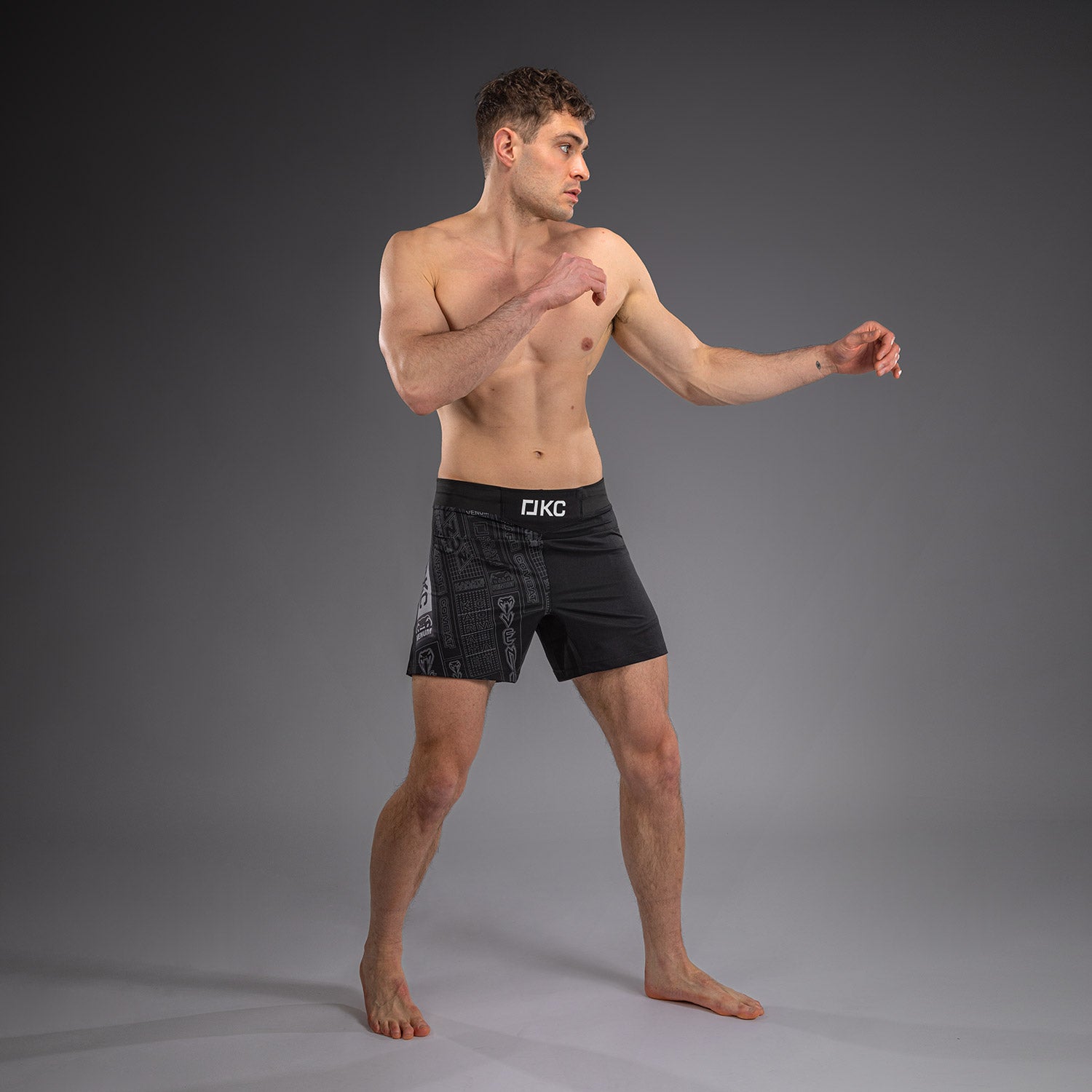 karate-combat-by-venum-fightshorts-schwarz-grau image 4
