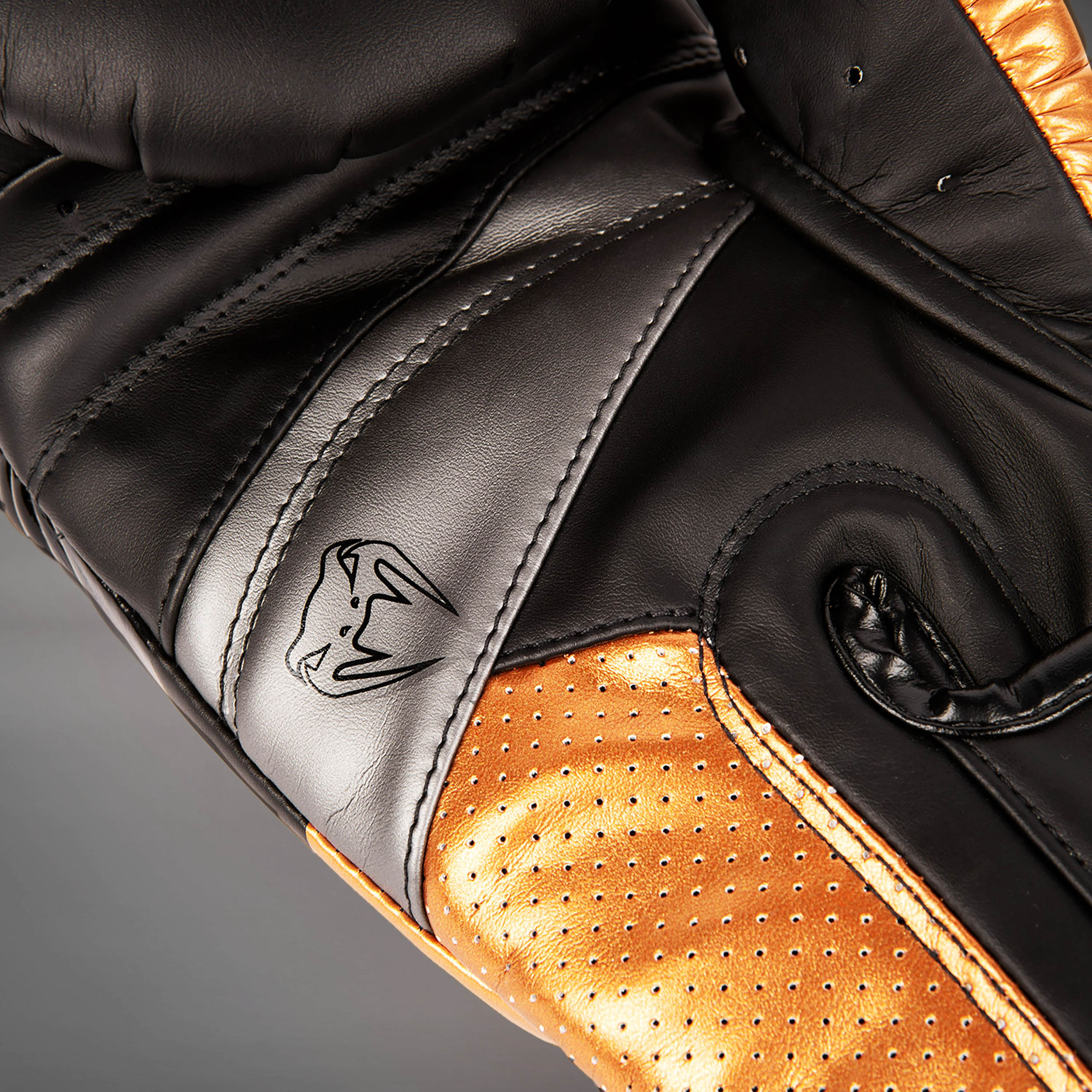 venum-elite-evo-boxhandschuhe-schwarz-bronze image 6
