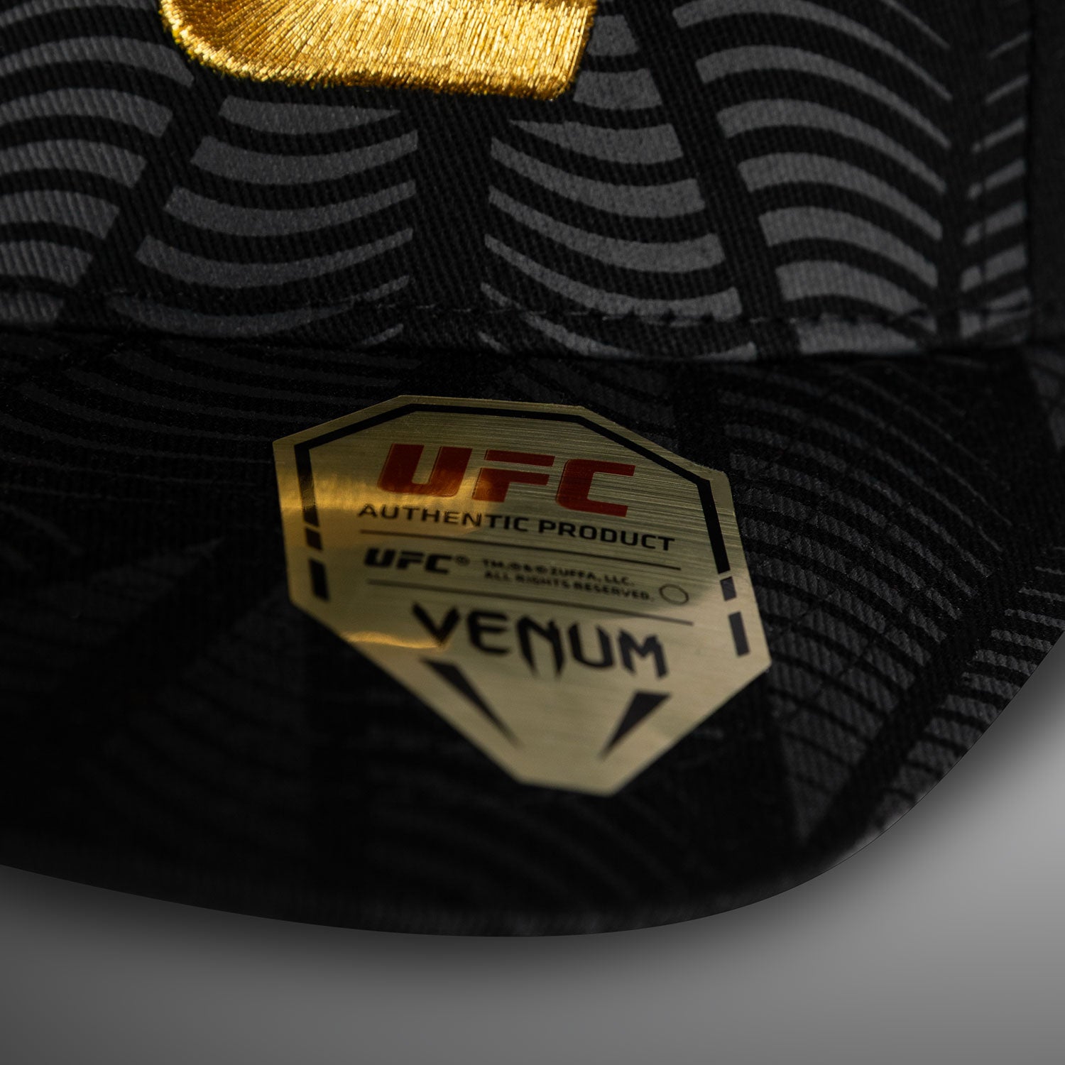 ufc-zenith-by-venum-authentic-fight-night-kappe-schwarz-gold image 5