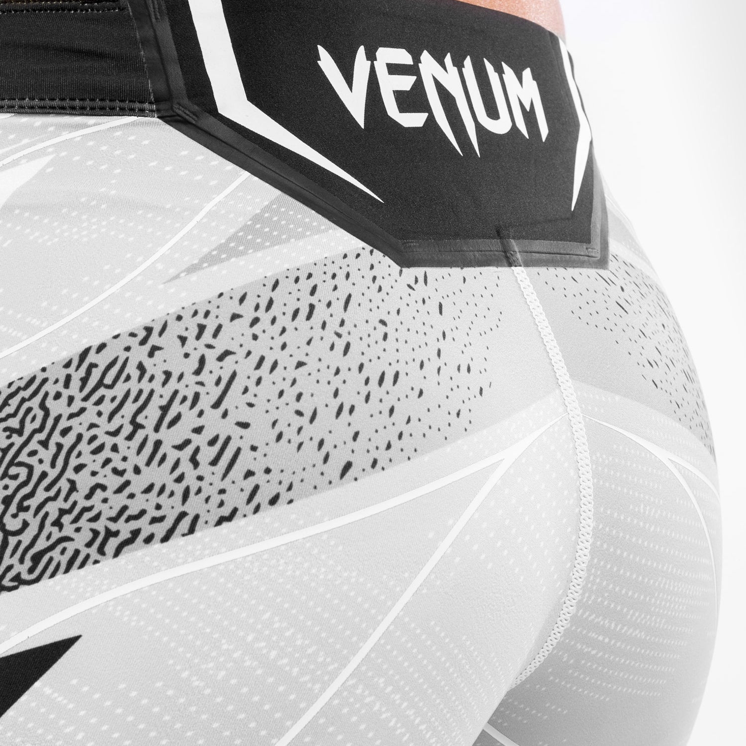 ufc-venum-authentic-fight-night-vale-tudo-shorts-damen-short-fit-wei image 5