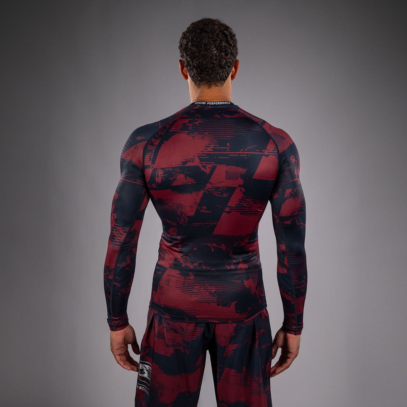 ufc-zenith-by-venum-authentic-fight-week-performance-langarm-rashguard-herren-ma image 3
