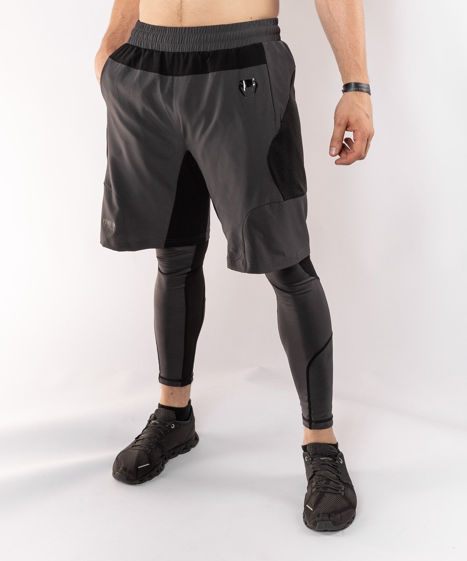 venum-g-fit-trainings-shorts-grau-schwarz image 2