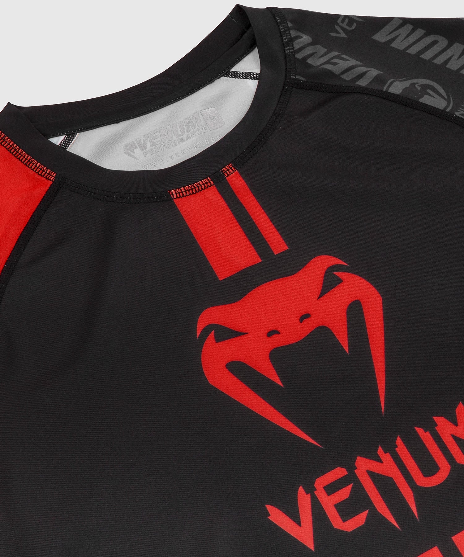 venum-logos-rashguard-kurzarm-schwarz-rot image 5