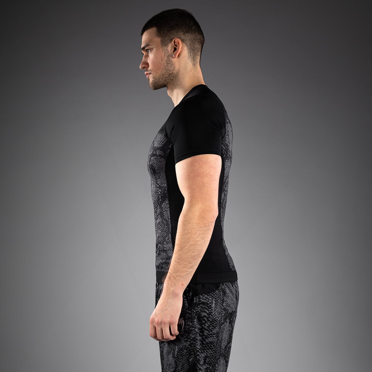 venum-g-fit-scales-kurzarm-rashguard-herren-schwarz-anthrazitgrau image 2