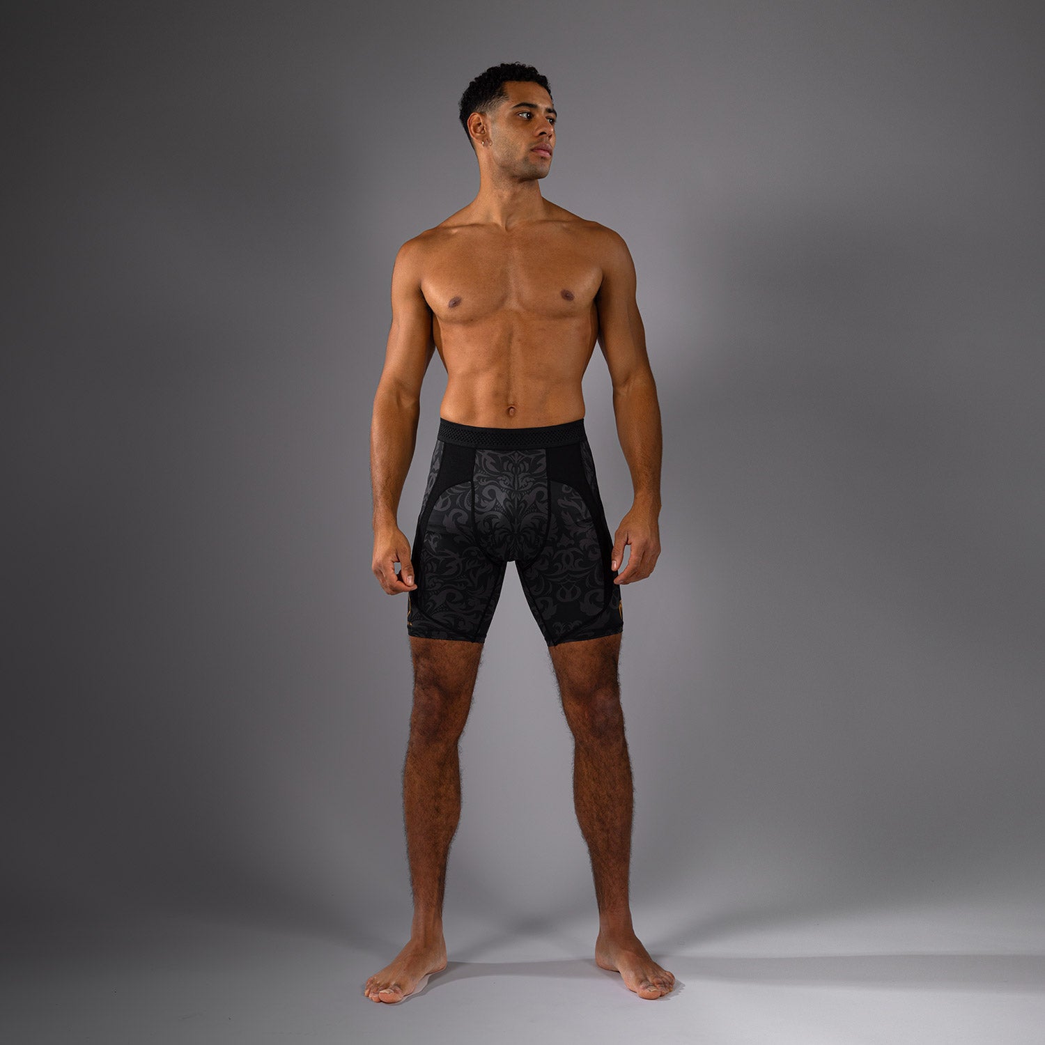 venum-x-topuria-unmatched-edition-vale-tudo-shorts-schwarz-gold image 2