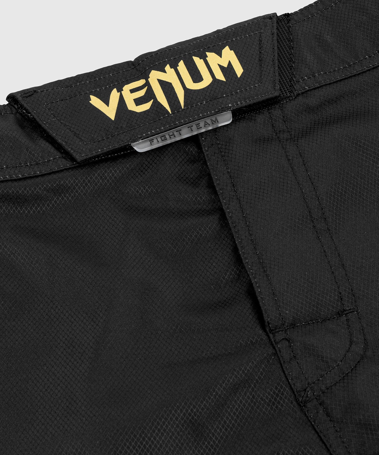 venum-light-3-0-kampfshorts-herren-schwarz-gold-mma-fightshorts image 5