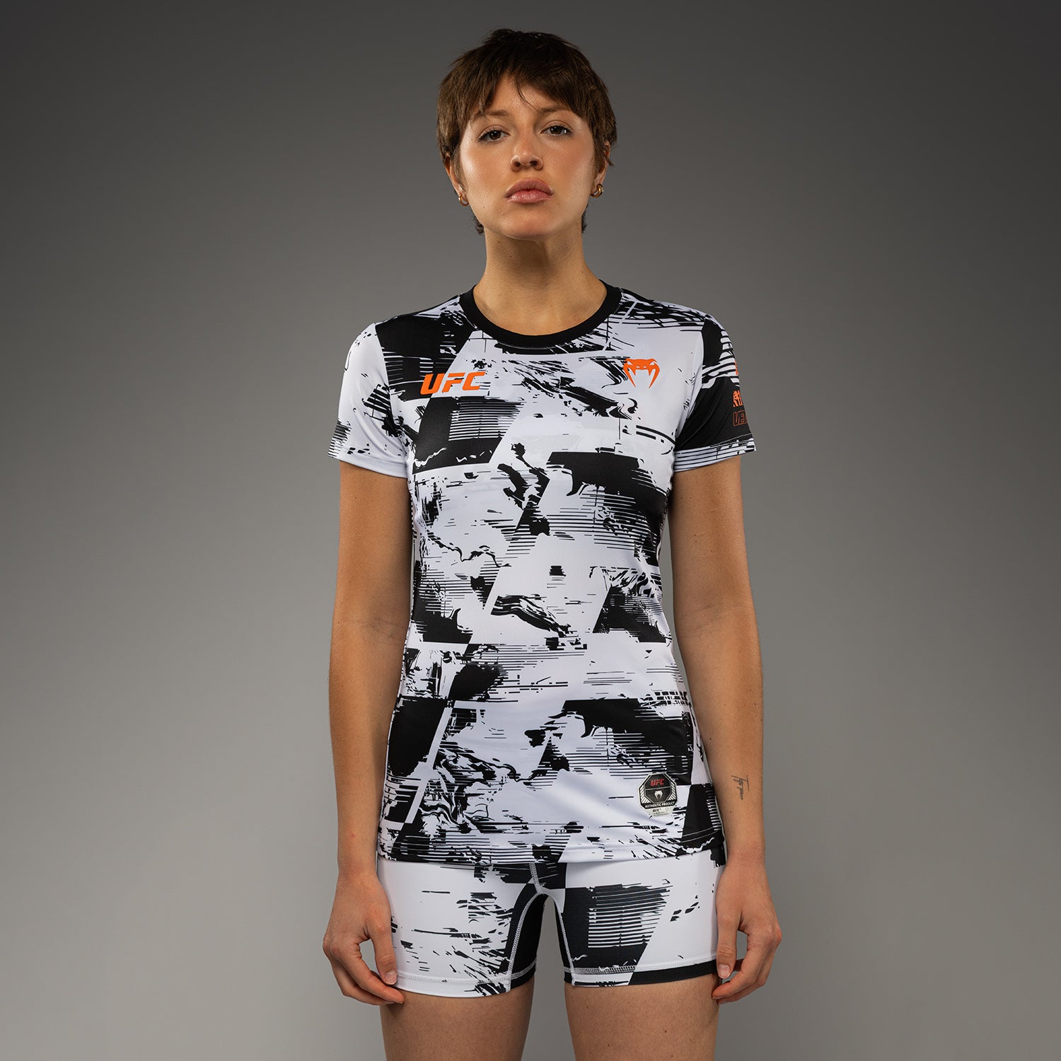ufc-zenith-by-venum-authentic-fight-week-performance-t-shirt-damen-wei-kurzarm image 1