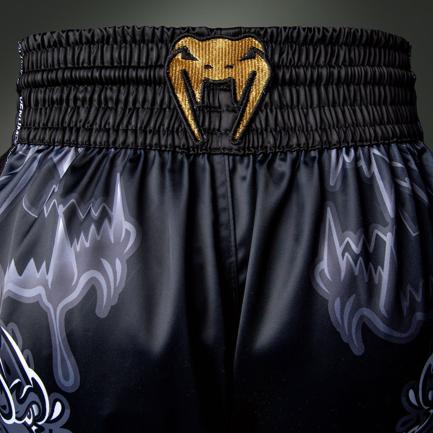 venum-wolf-atak-muay-thai-shorts-schwarz-grau image 7