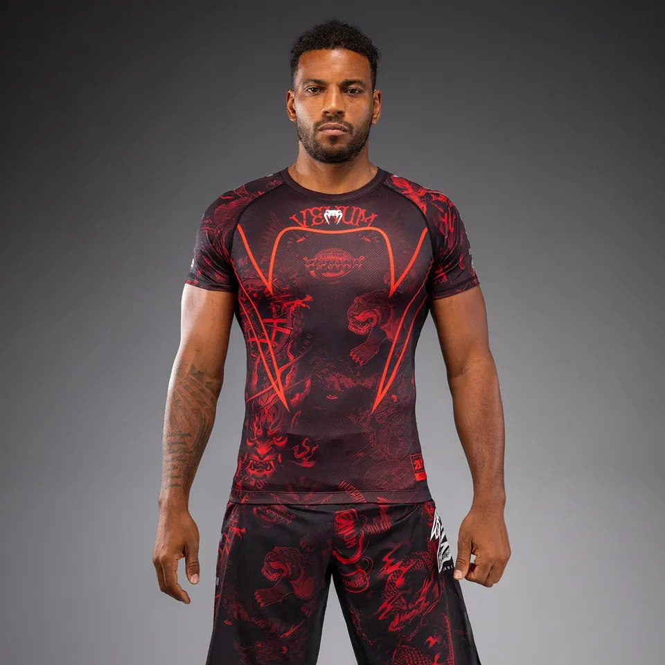 venum-20th-anniversary-kurzarm-rashguard-schwarz-rot image 1