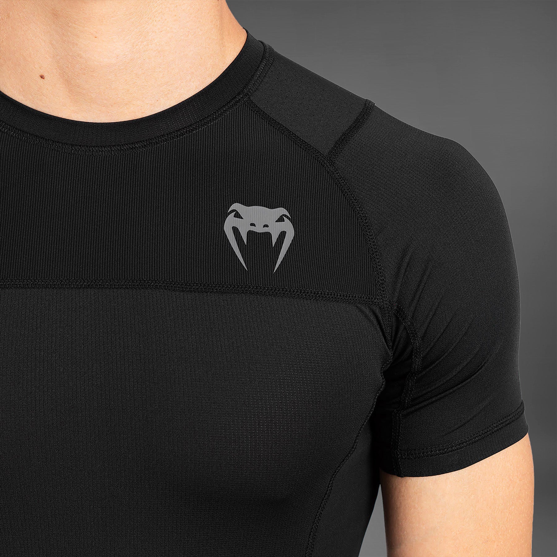 venum-g-fit-air-rashguard-kurzarm-schwarz-herren-kompressionsshirt image 4