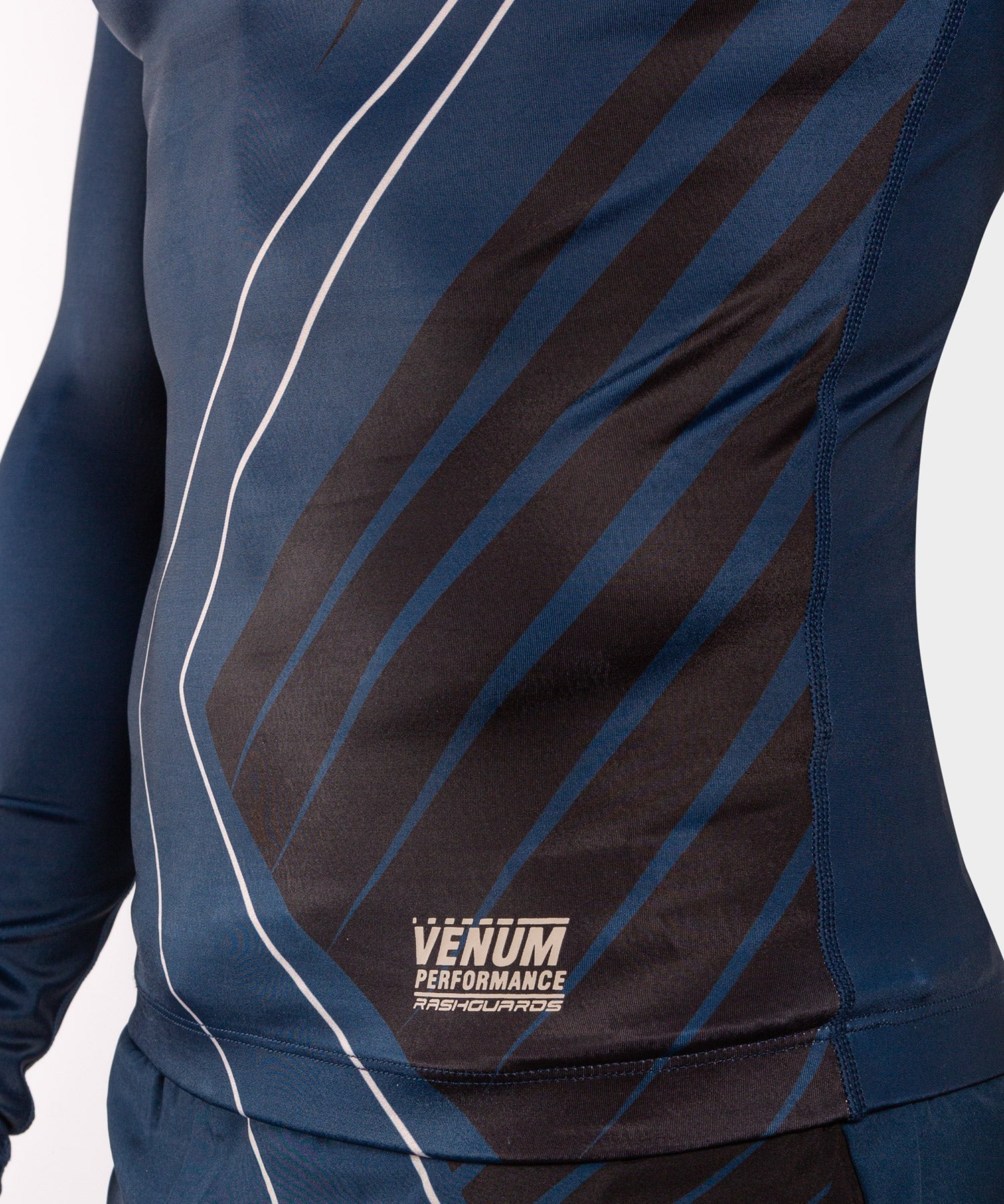 venum-contender-5-0-rashguard-langarm-marineblau-sand image 7