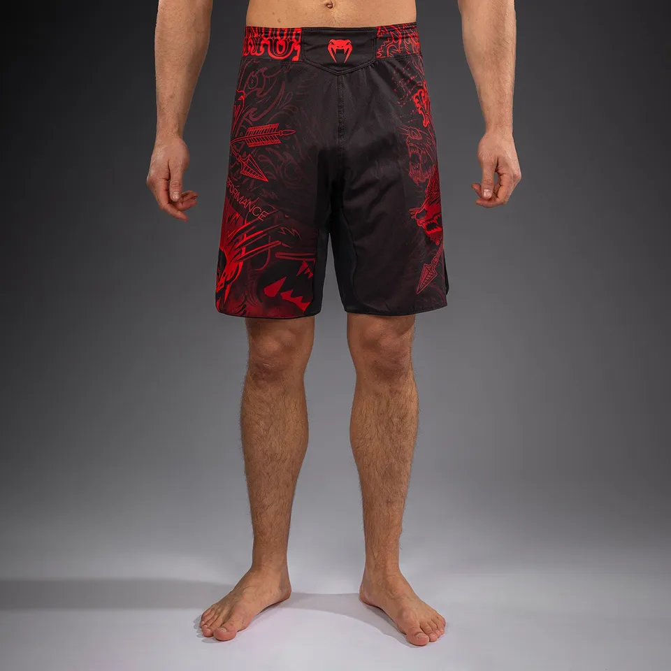 venum-wolf-atak-fightshorts-schwarz-rot image 1