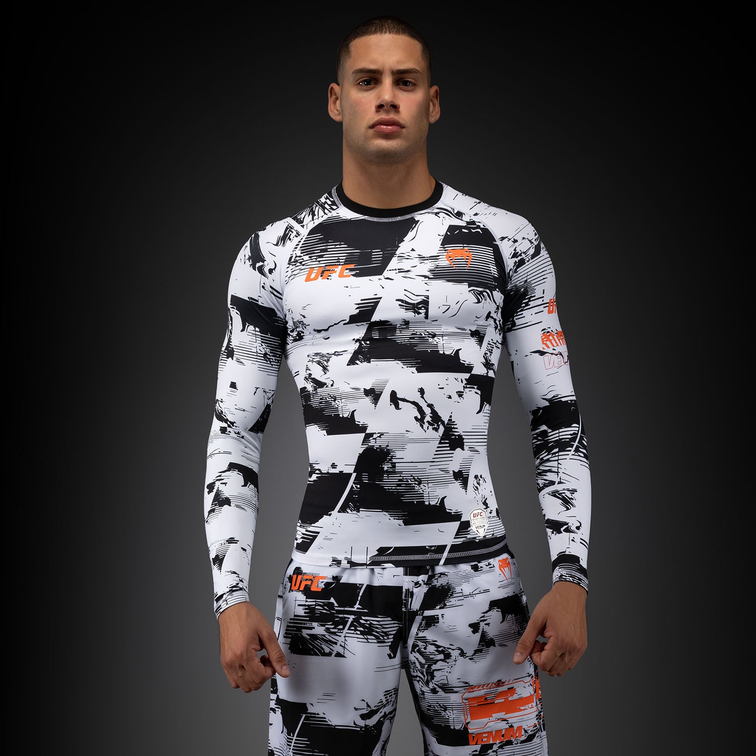 ufc-zenith-by-venum-authentic-fight-week-rashguard-langarm-herren-wei image 1