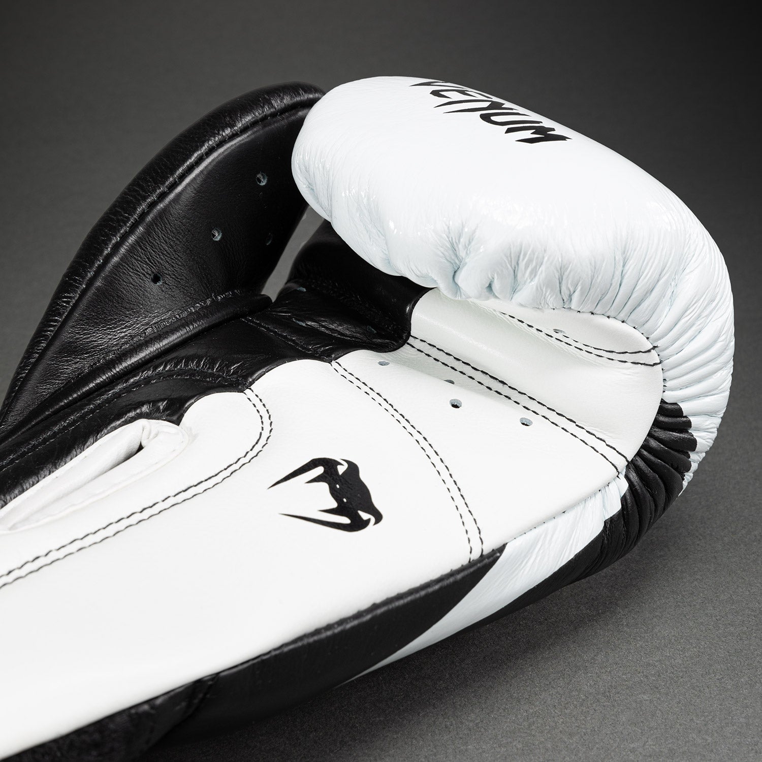 venum-hammer-profi-boxhandschuhe-klettverschluss-schwarz-wei image 5