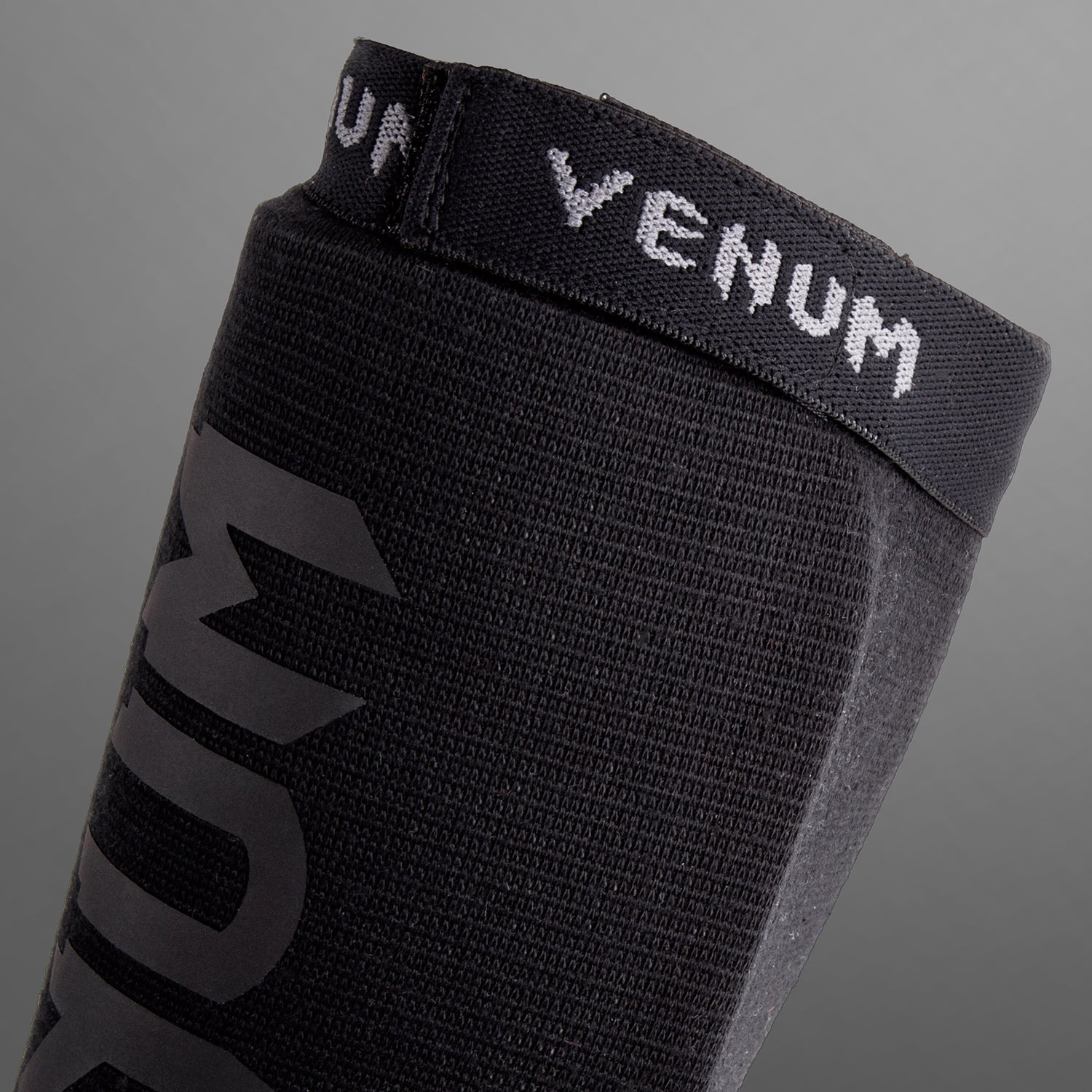 venum-kontact-schienbeinschoner-schwarz-schwarz-muay-thai-kickboxen-mma image 4