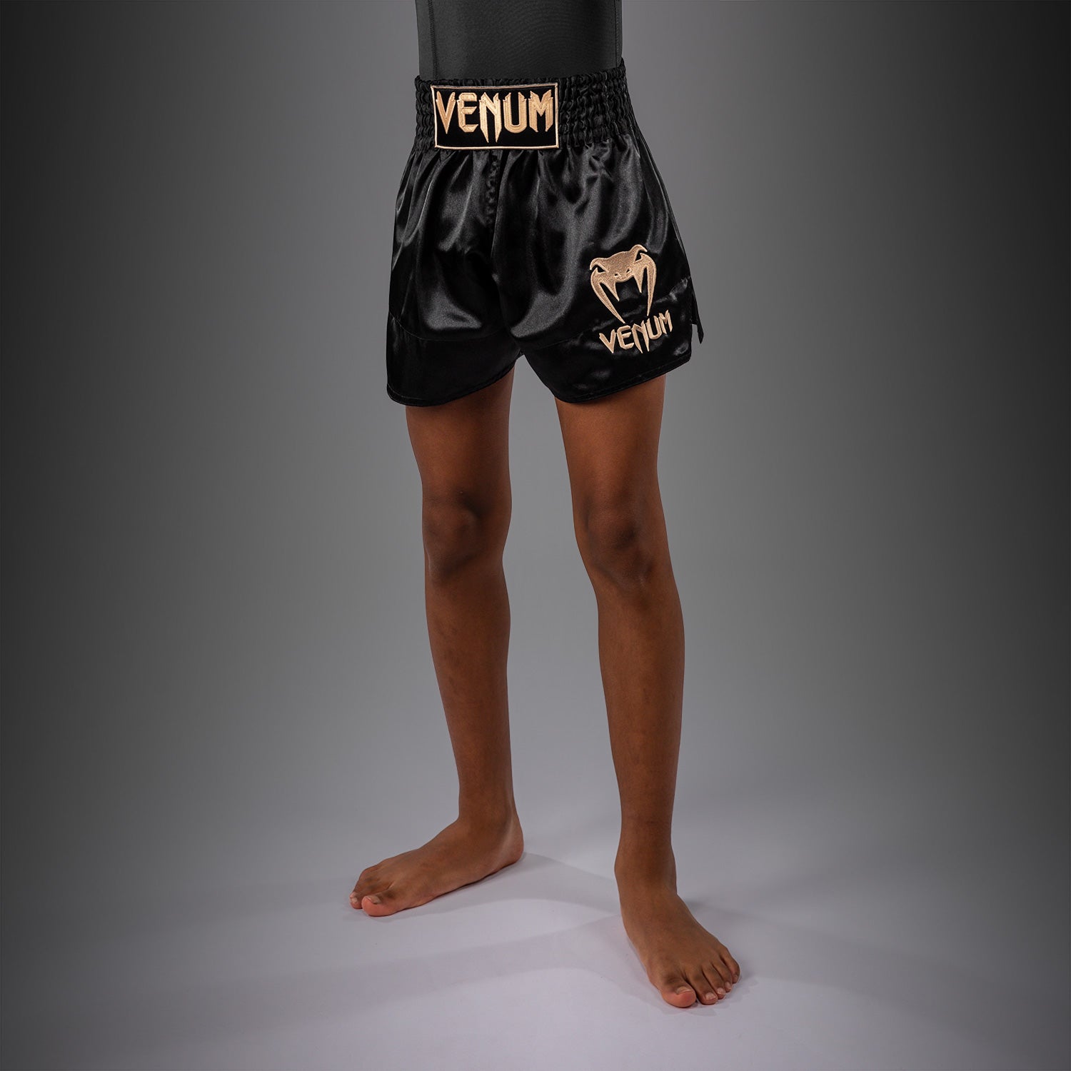 venum-classic-muay-thai-shorts-f-r-kinder-schwarz-gold image 1