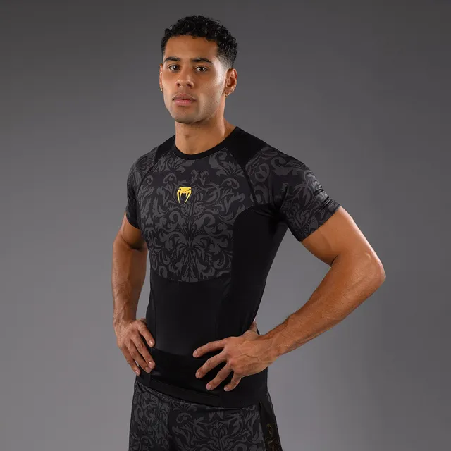 venum-x-topuria-unmatched-edition-kurzarm-rashguard-herren-schwarz-gold image 1
