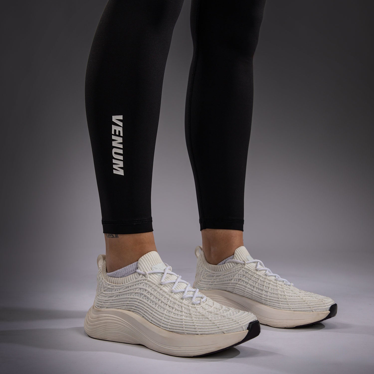 venum-essential-lifestyle-leggings-schwarz image 5