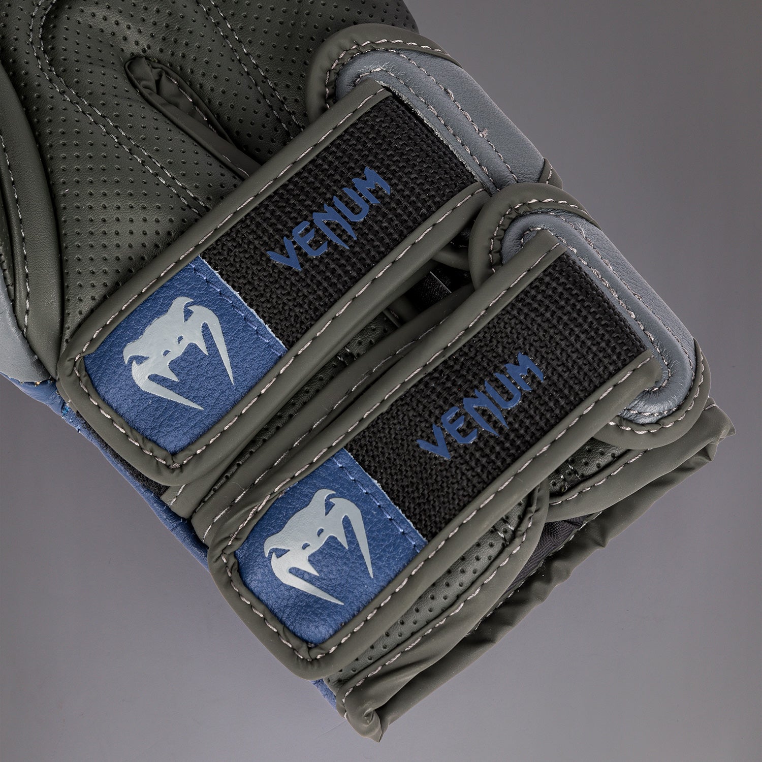 venum-reverso-boxhandschuhe-sturmgrau-royalblau image 4