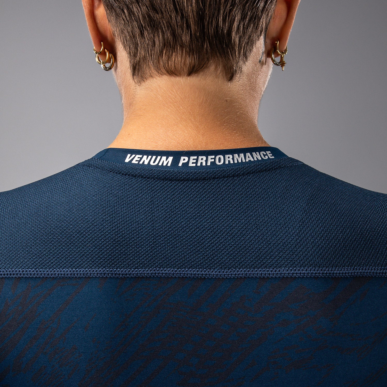 venum-ufc-fusion-by-venum-fight-week-damen-performance-langarm-rashguard-ozeanis image 8
