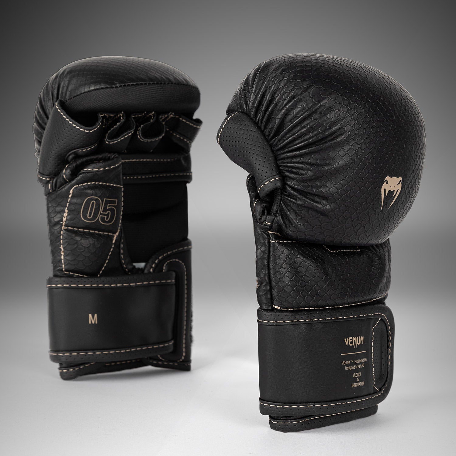 venum-impact-evo-scales-mma-sparringhandschuhe-schwarz image 2