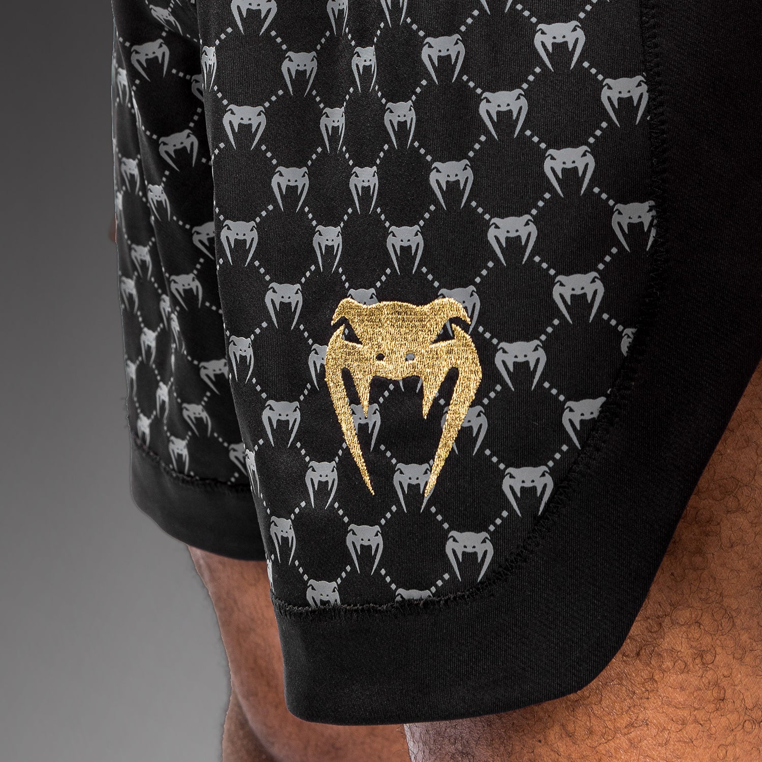 venum-monogram-boxshorts-herren-schwarz image 8