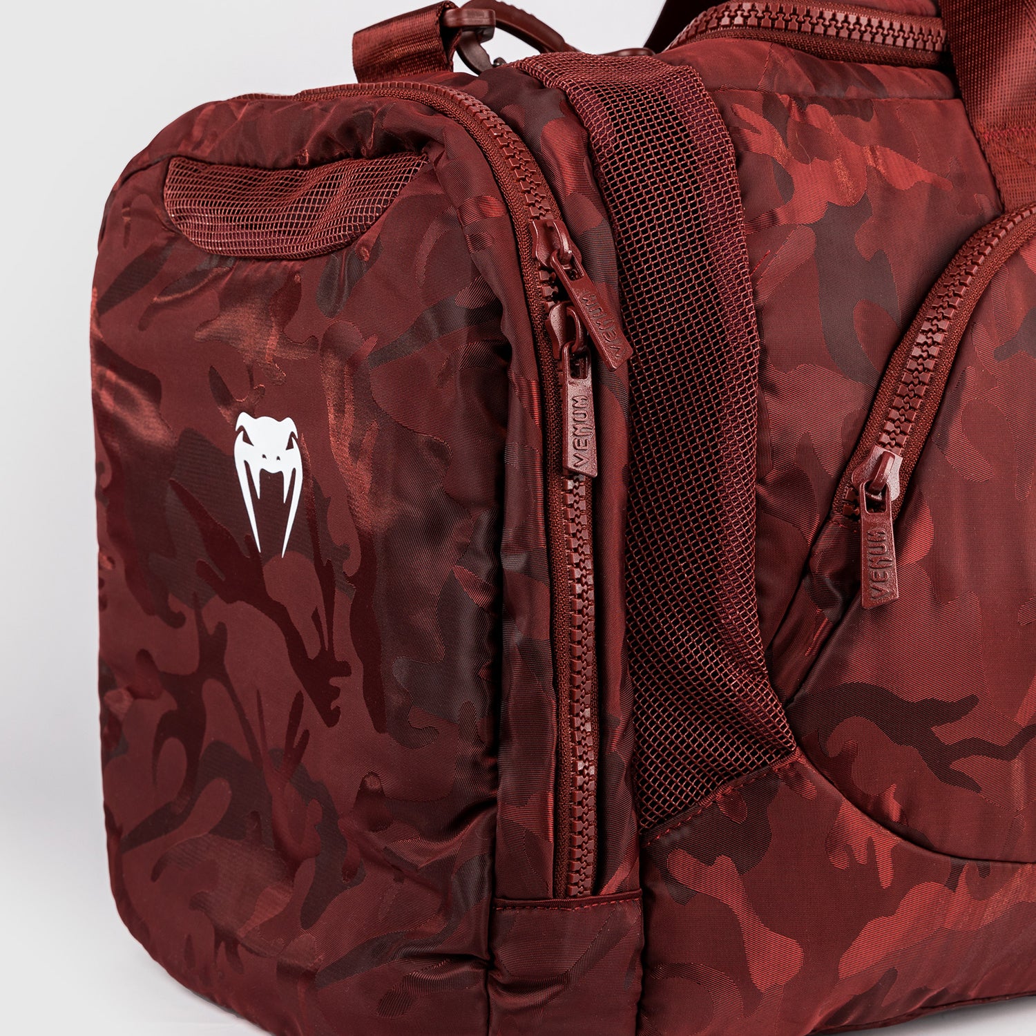 venum-trainer-lite-sporttasche-48l-camo-burgunder image 7