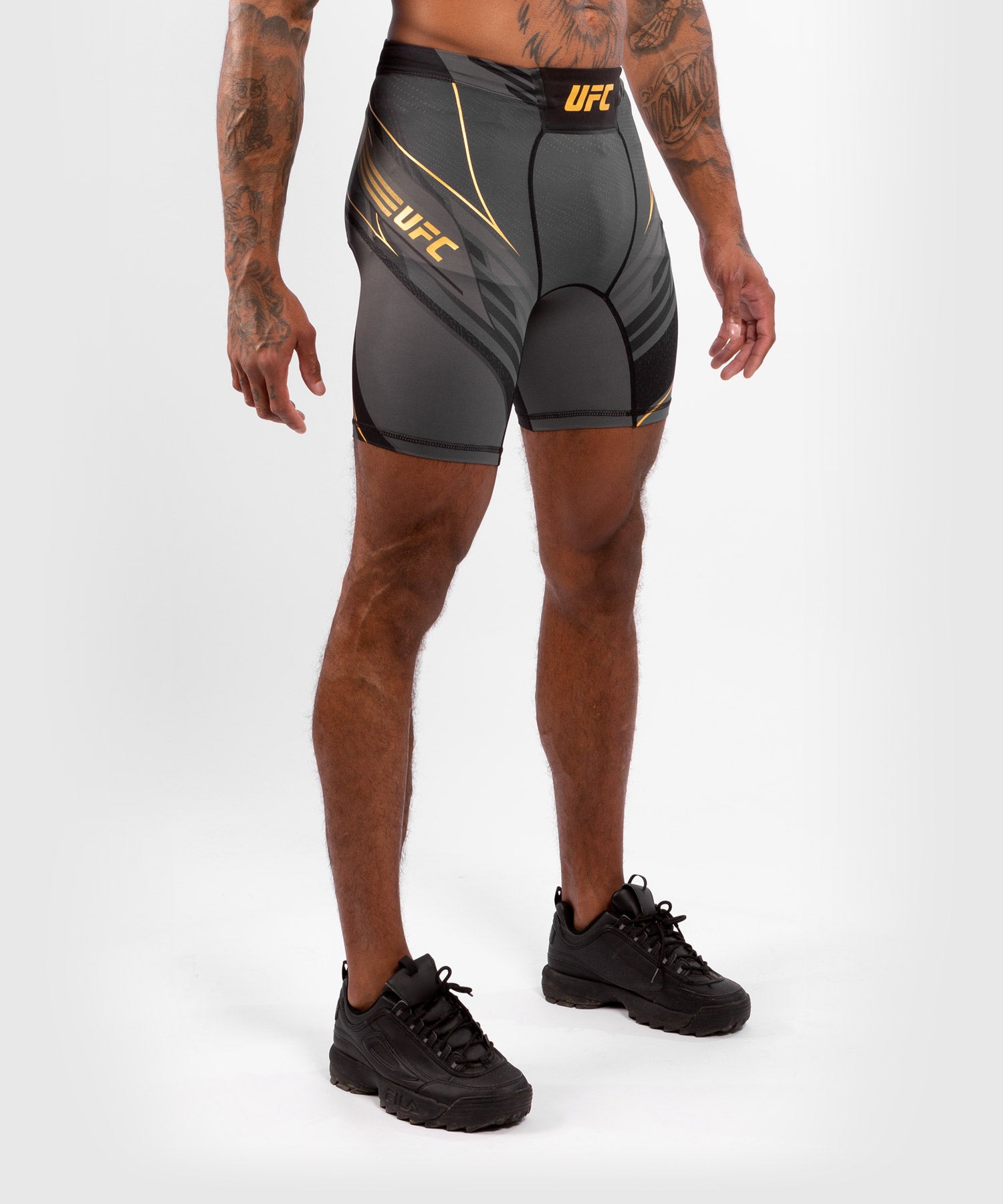 venum-ufc-authentic-fight-night-herren-vale-tudo-shorts-long-fit-champion-schwar image 4
