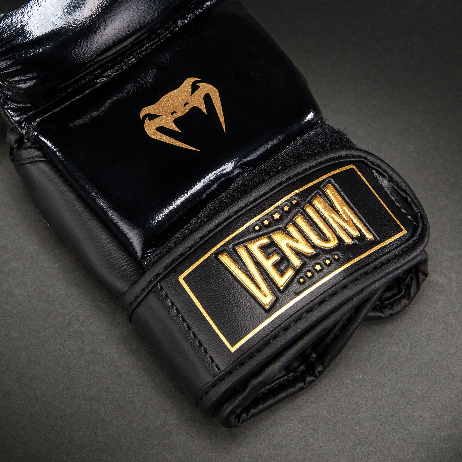 venum-attack-2-0-mma-sparringhandschuhe-leder-schwarz-gold image 4