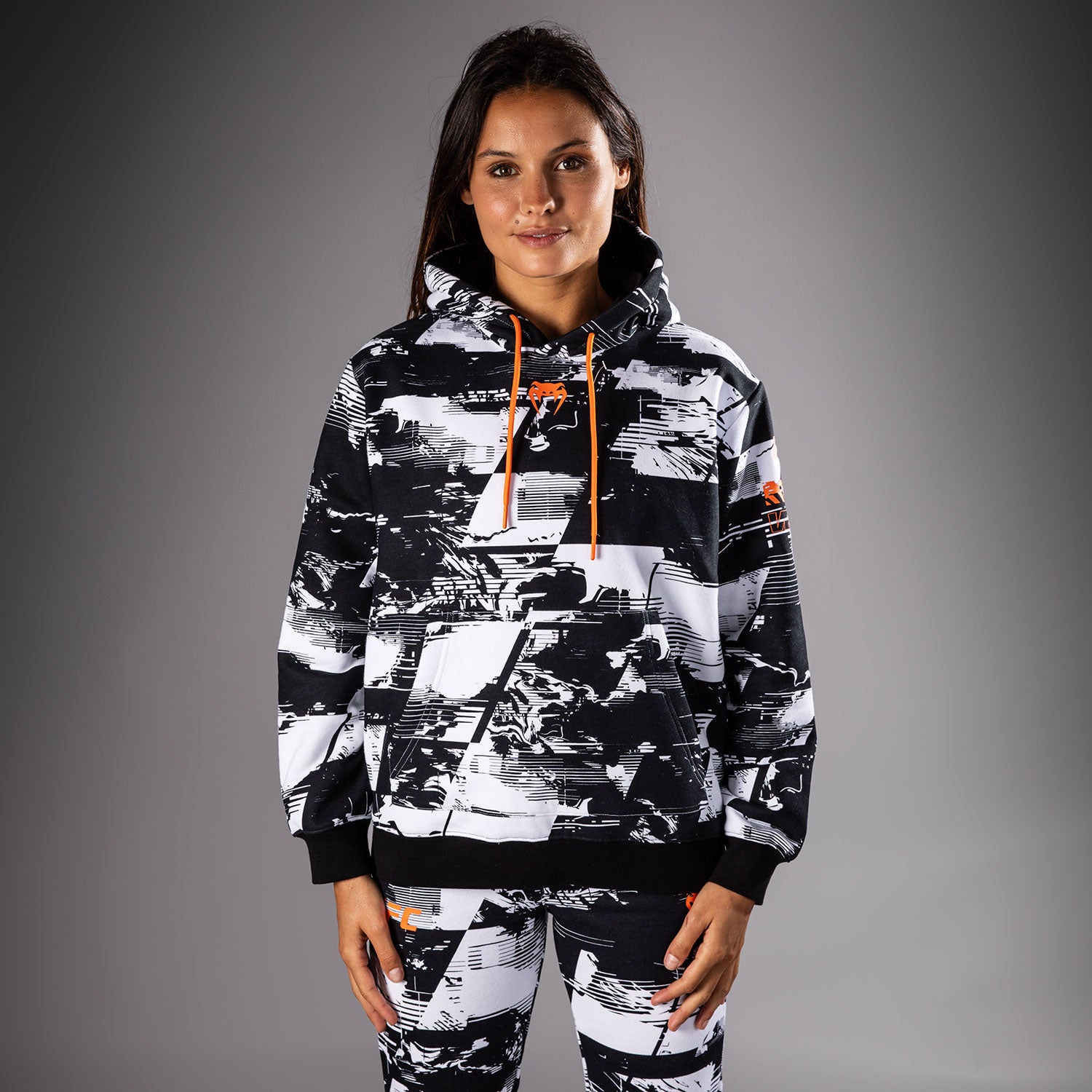 venum-ufc-zenith-by-venum-authentic-fight-week-pullover-hoodie-damen-wei image 1