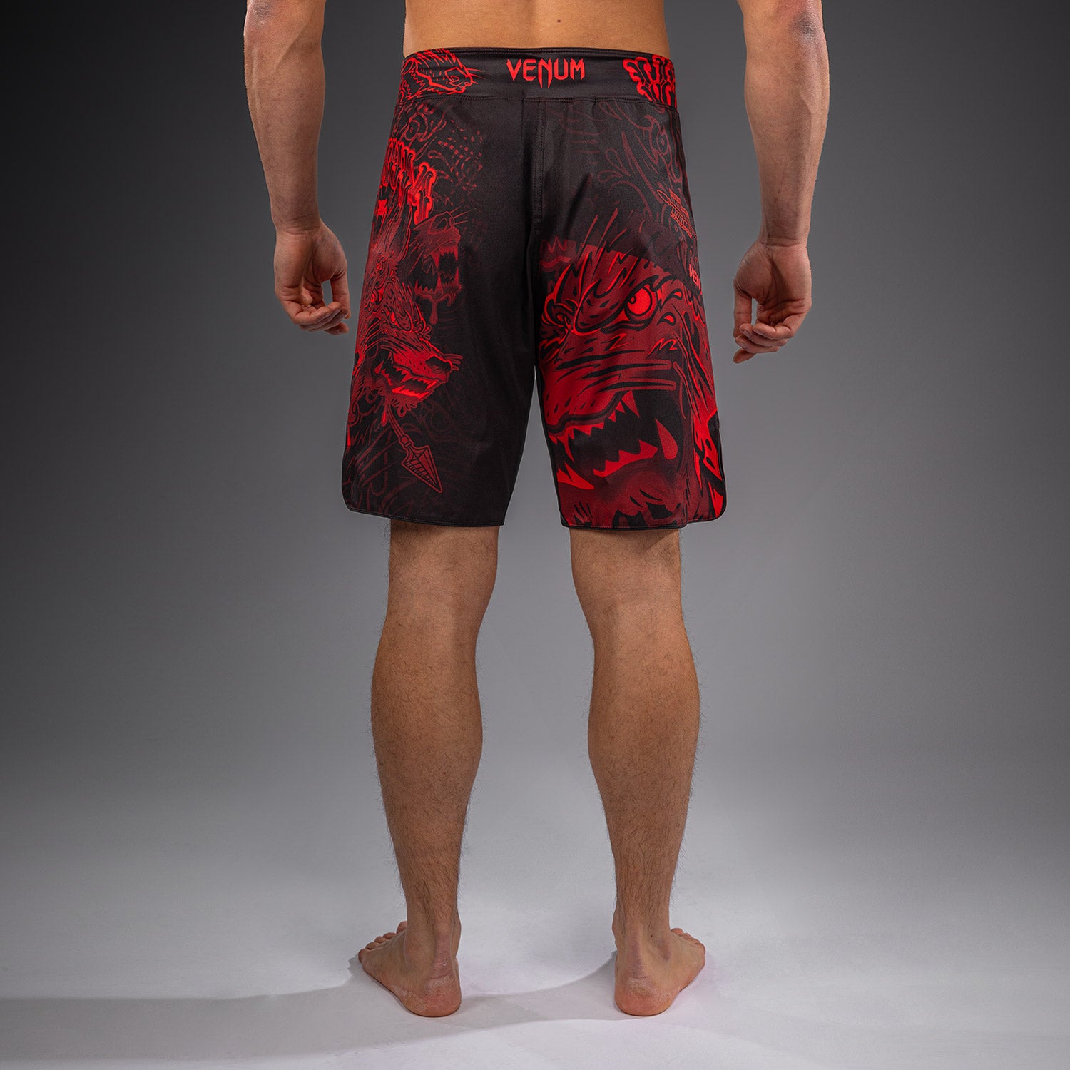 venum-wolf-atak-fightshorts-schwarz-rot image 4