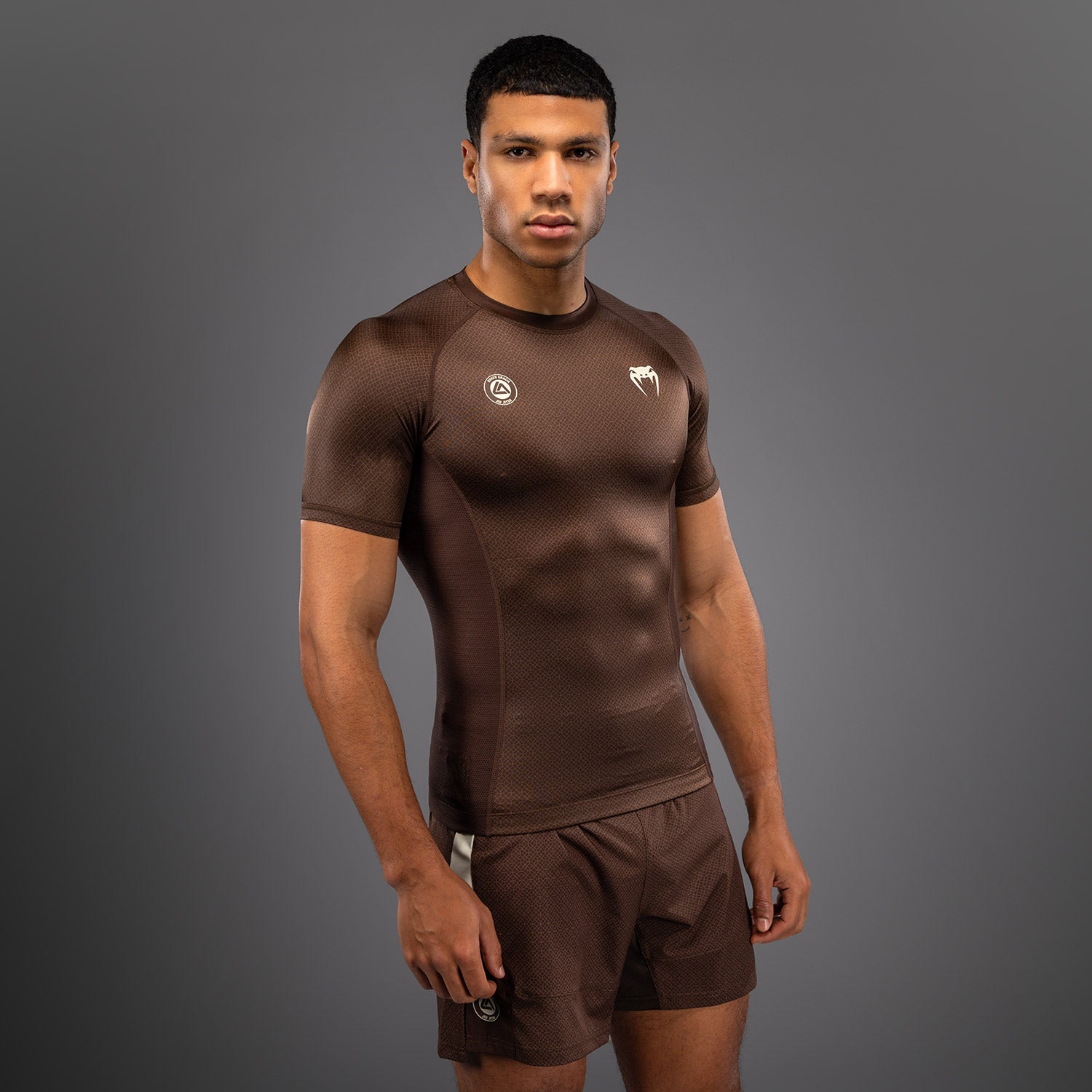 venum-x-roger-gracie-academy-kurzarm-rashguard-dunkelbraun image 4