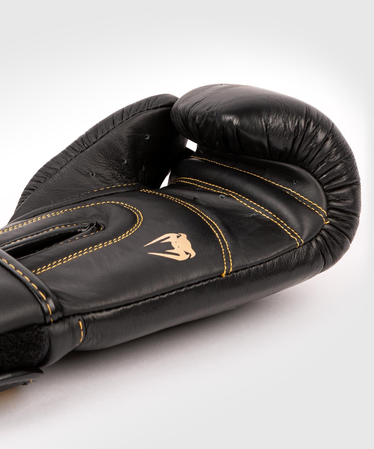 venum-shield-professionelle-boxhandschuhe-mit-klettverschluss-schwarz-schwarz-go image 6